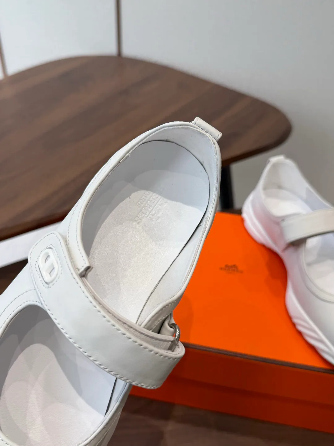 Кроссовки Женские Hermes 18687392