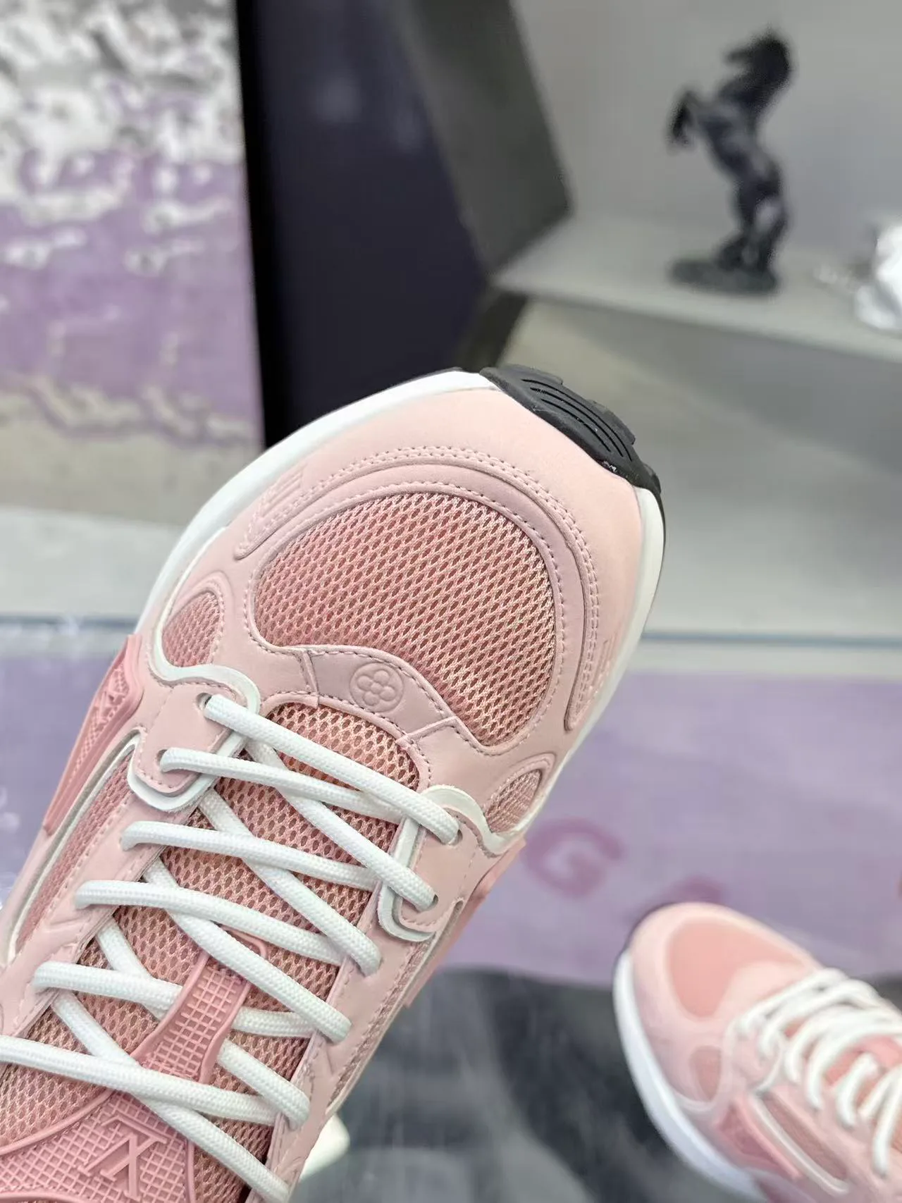 Women's Sneakers LOUIS VUITTON 17530425