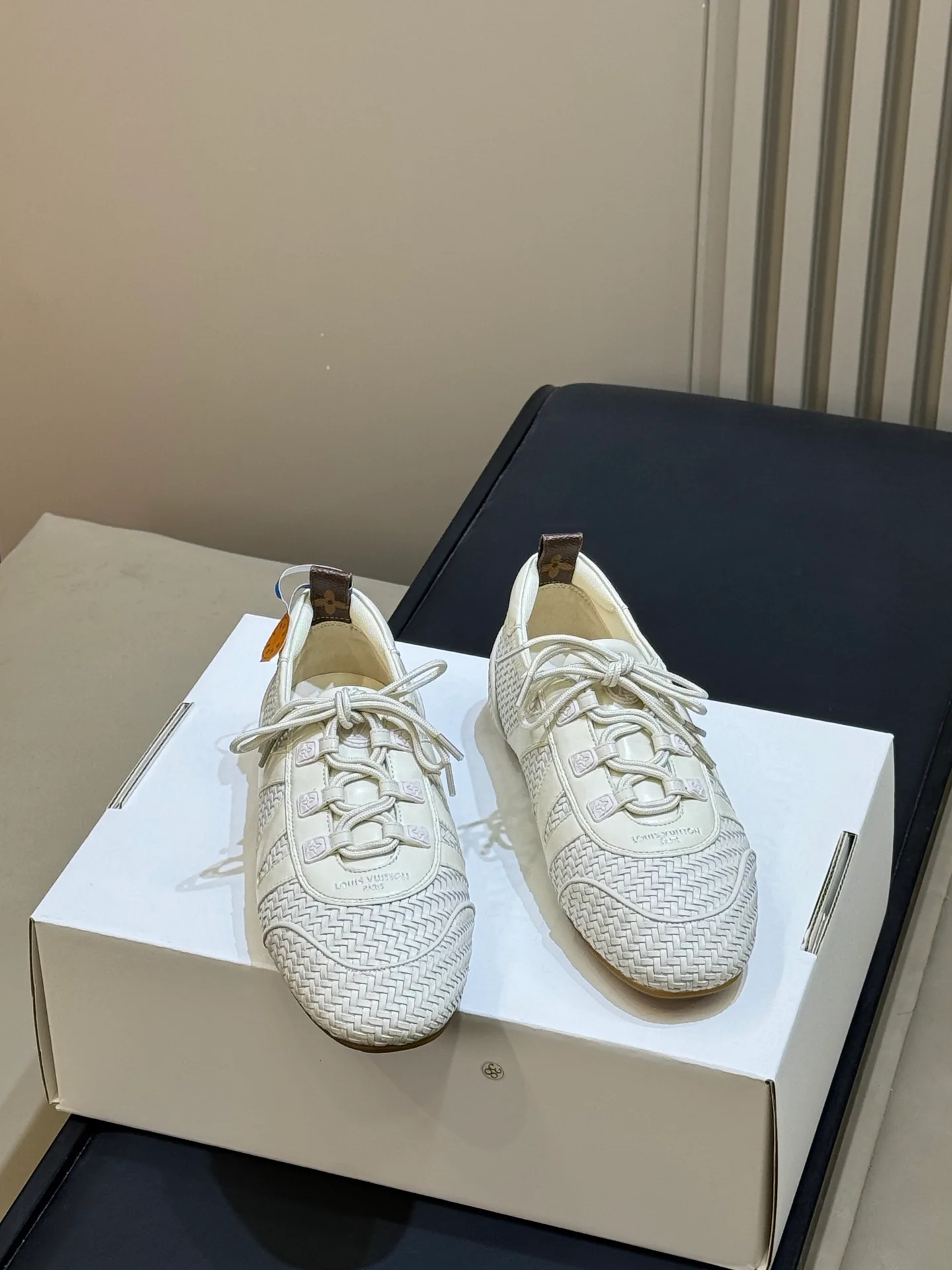 Women's Sneakers LOUIS VUITTON 18072953