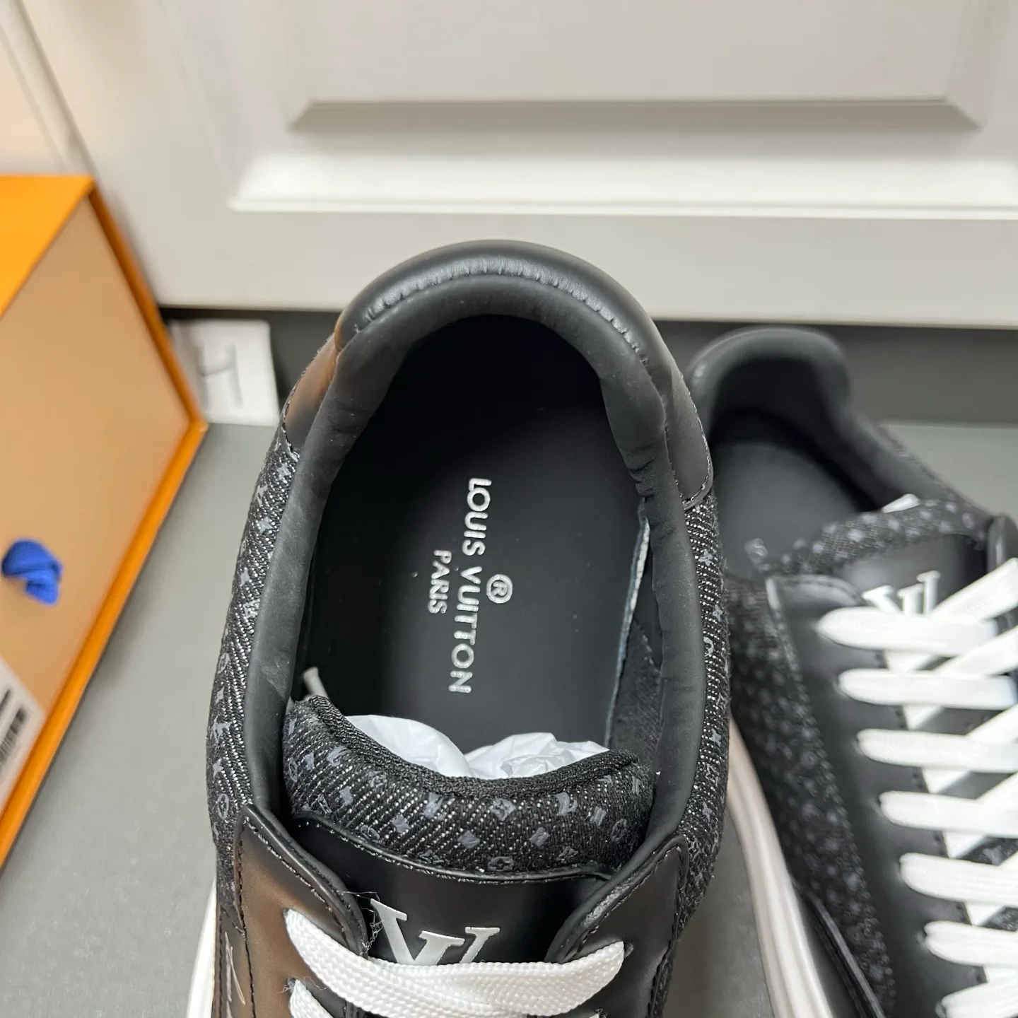 Men's Sneakers LOUIS VUITTON 18500171
