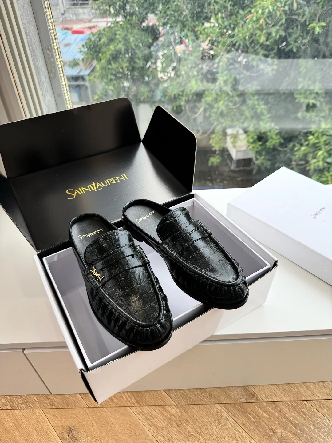 Women's Loafers And Moccasins SAINT LAURENT 16942699
