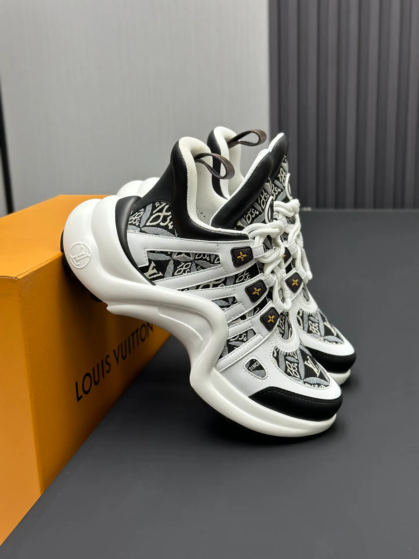 Women's Sneakers LOUIS VUITTON 18211995