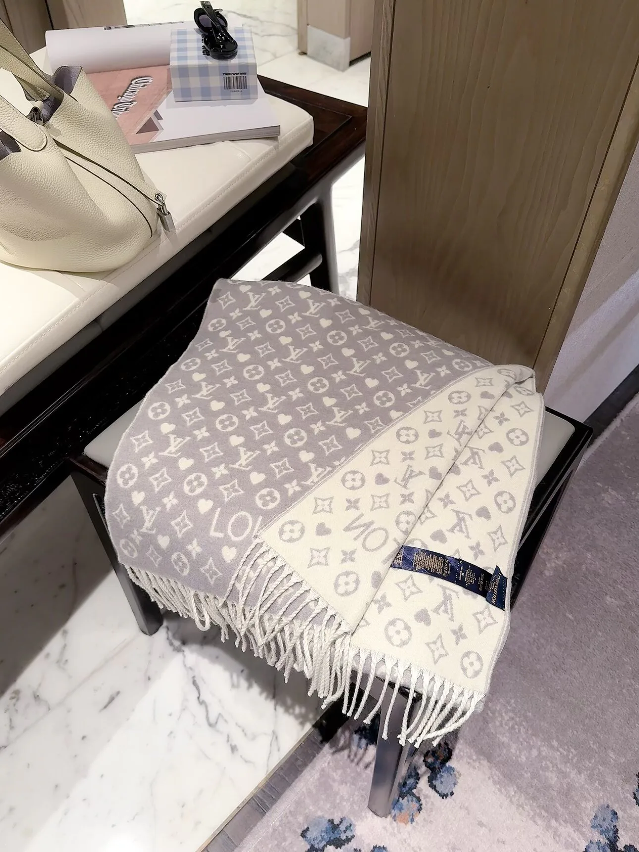 Scarves LOUIS VUITTON 18450152