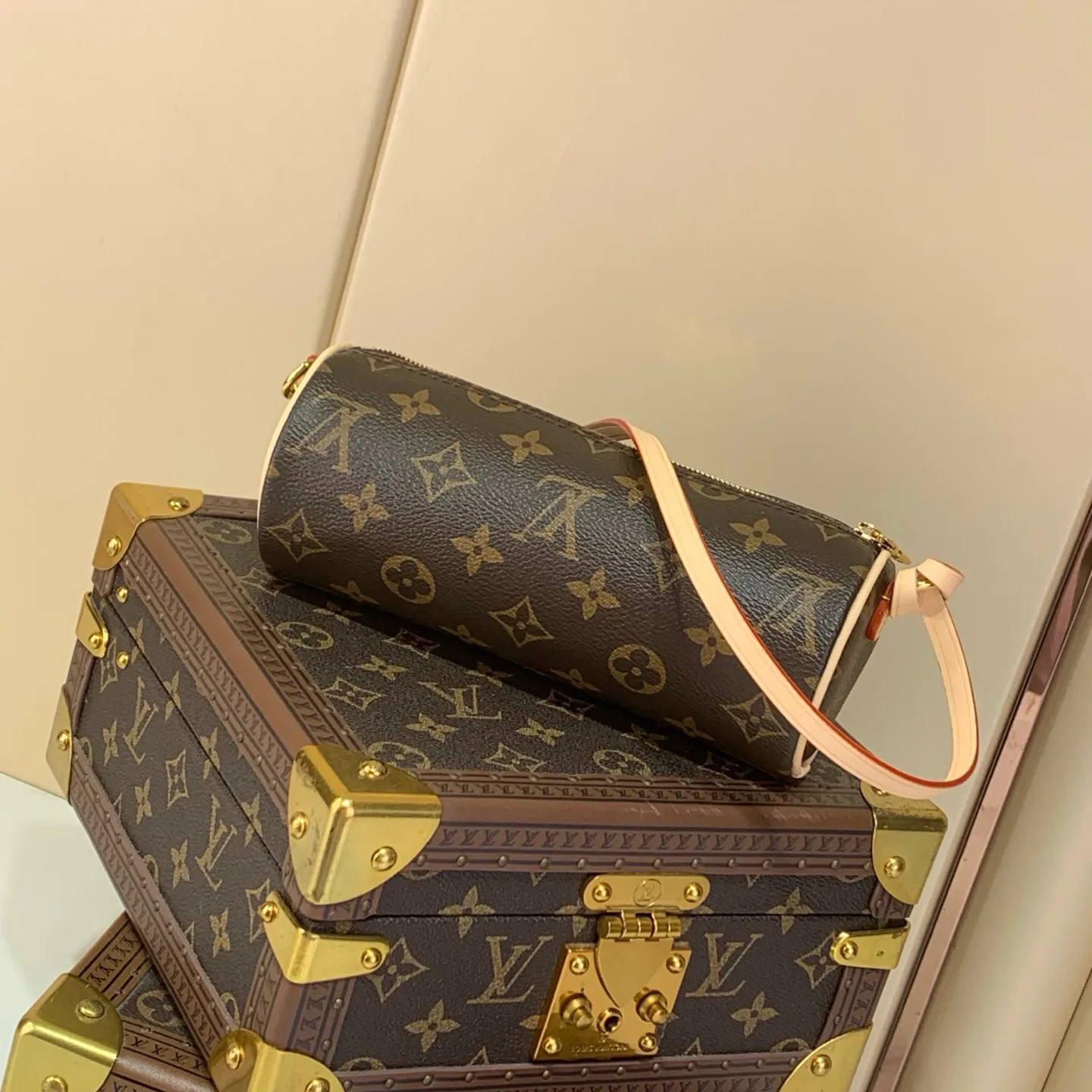 Women's Classic Handbags LOUIS VUITTON 17499346