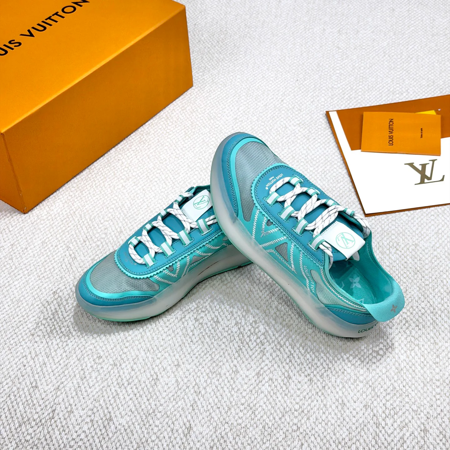 Women's Sneakers LOUIS VUITTON 18265145