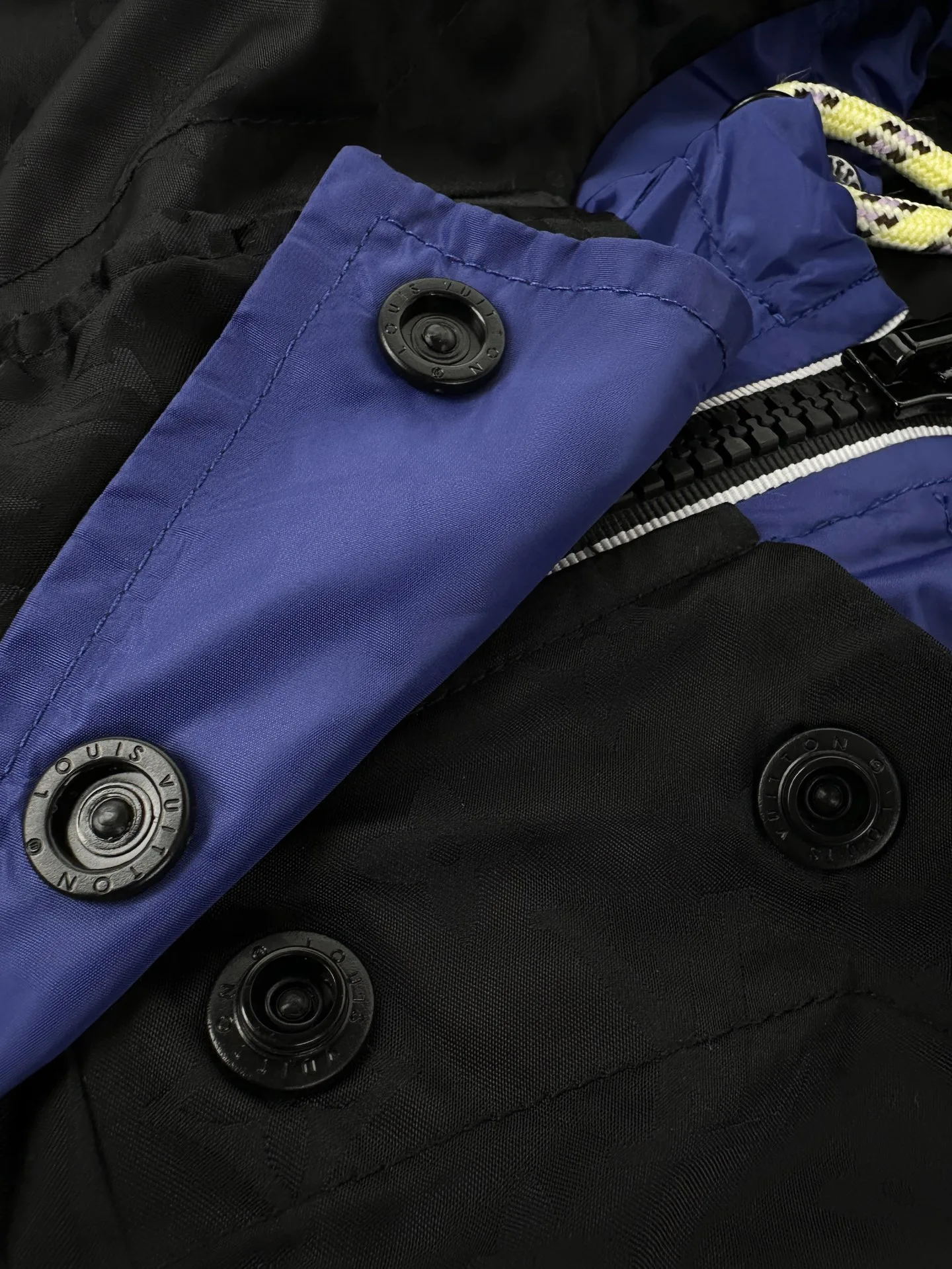 Women's Jackets And Down Jackets LOUIS VUITTON 17954371