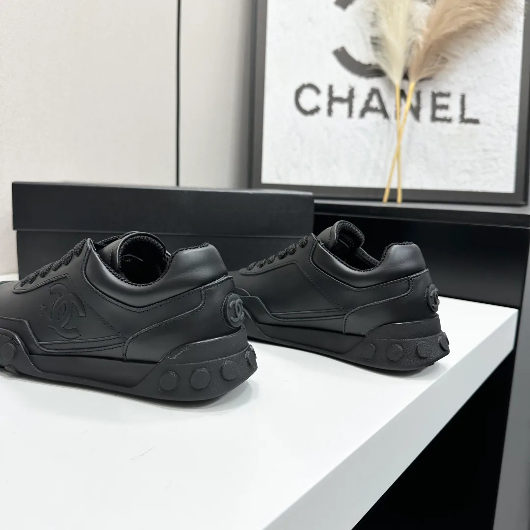 Women's Sneakers CHANEL 18025582