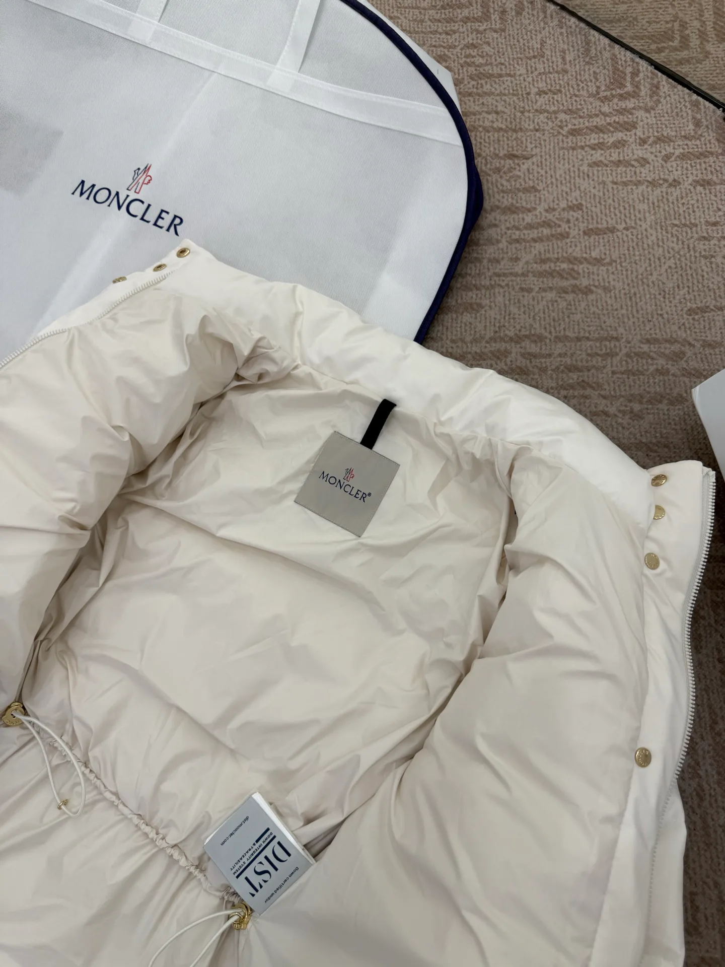Women's Jackets And Down Jackets MONCLER 17821363
