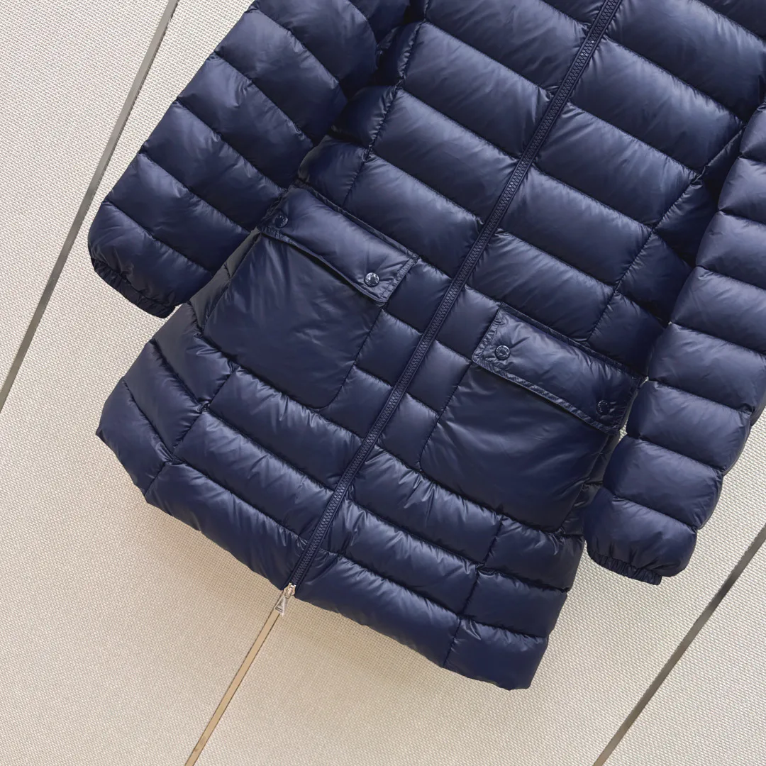 Women's Jackets And Down Jackets MONCLER 18450479