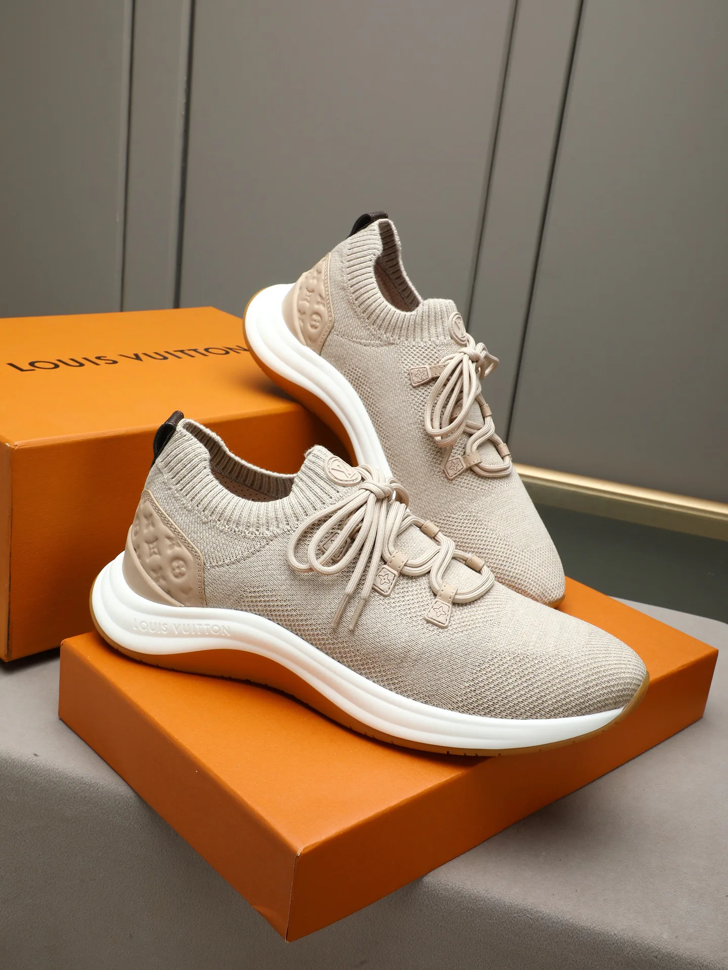 Women's Sneakers LOUIS VUITTON 17947267