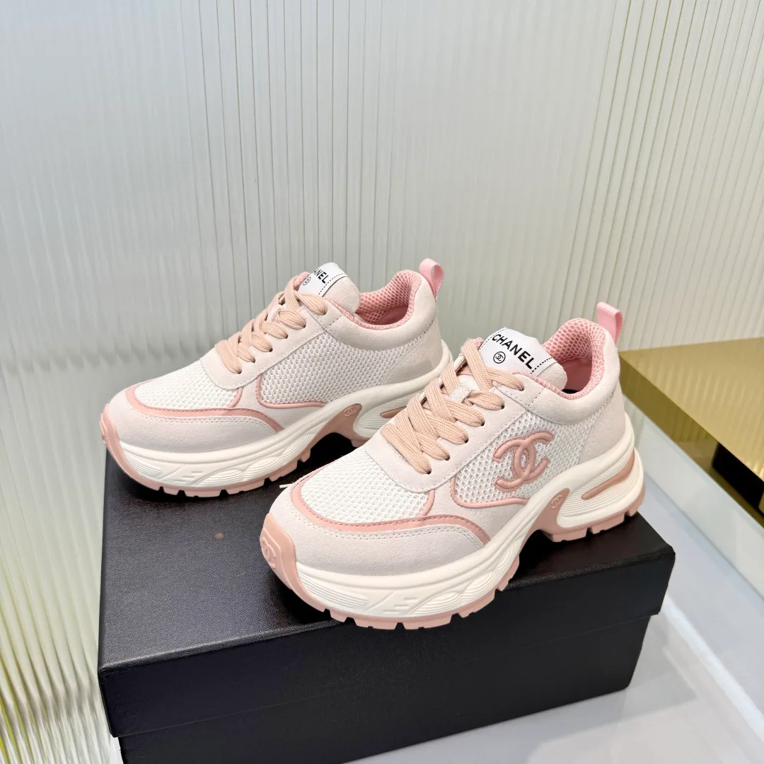 Women's Sneakers CHANEL 18367000