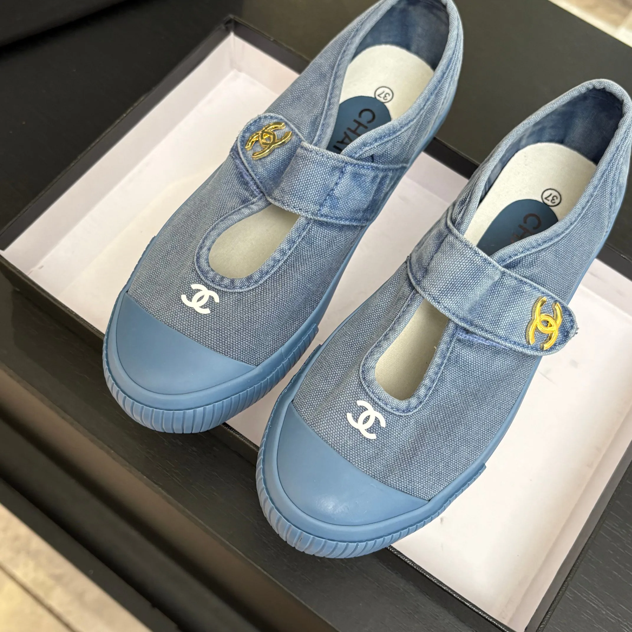 Women's Sneakers CHANEL 18062817