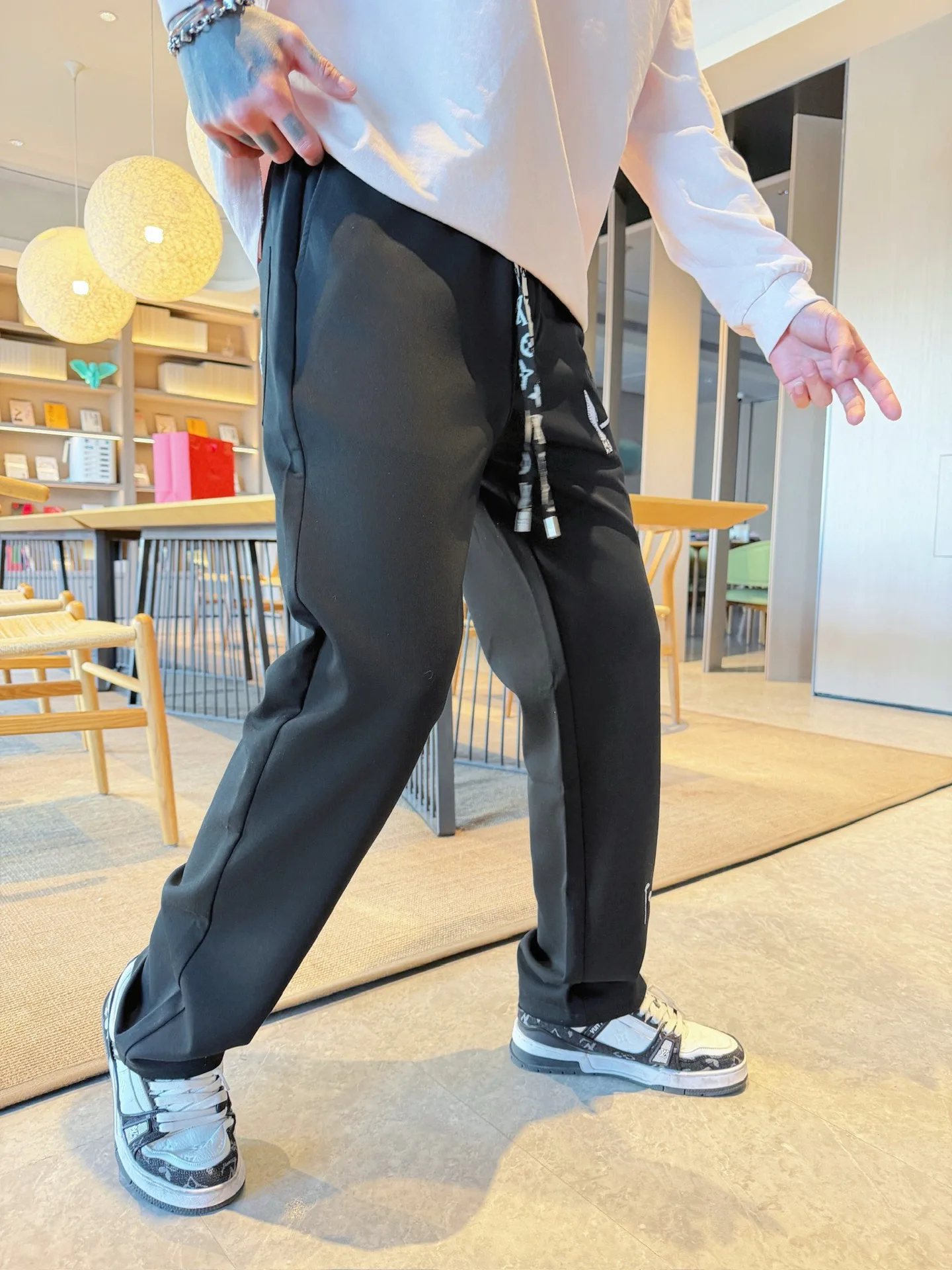 Men's Trousers LOUIS VUITTON 18345782
