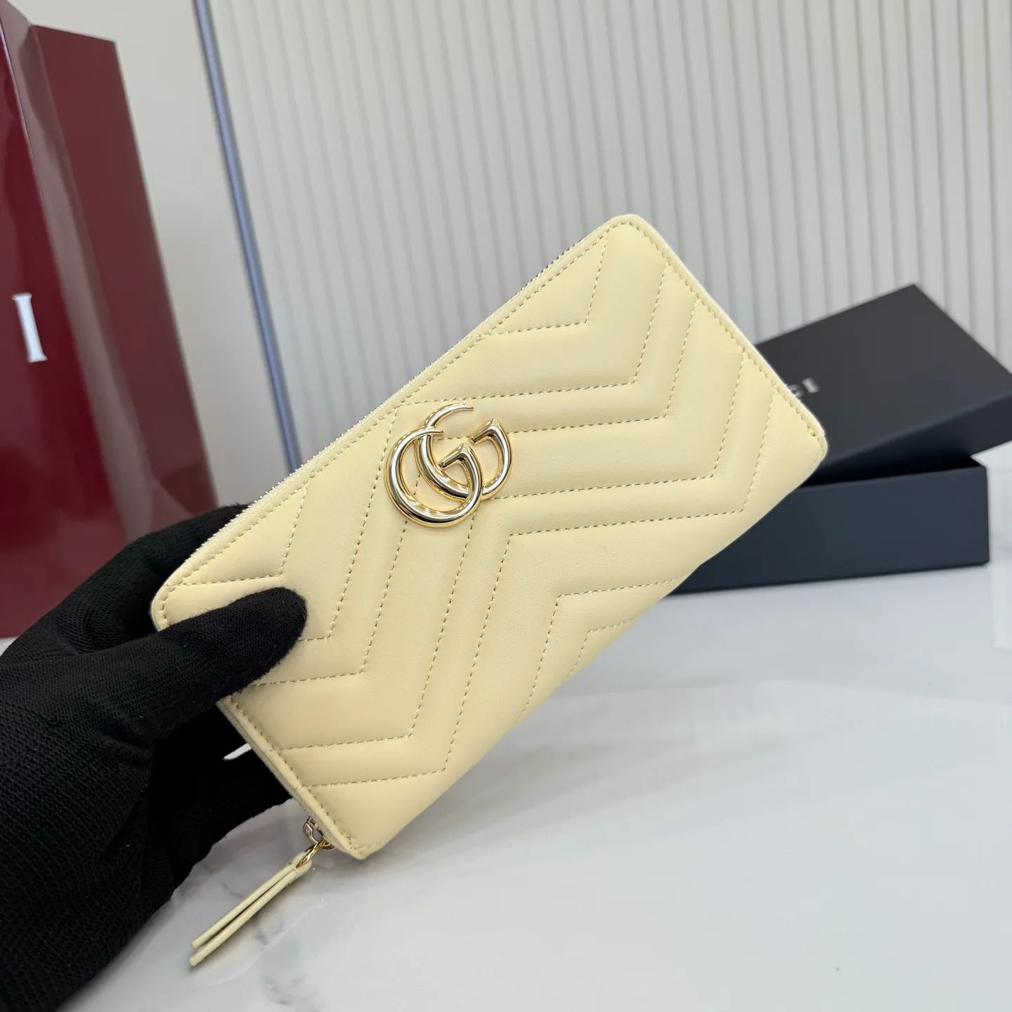 Women's Clutches GUCCI 17948230