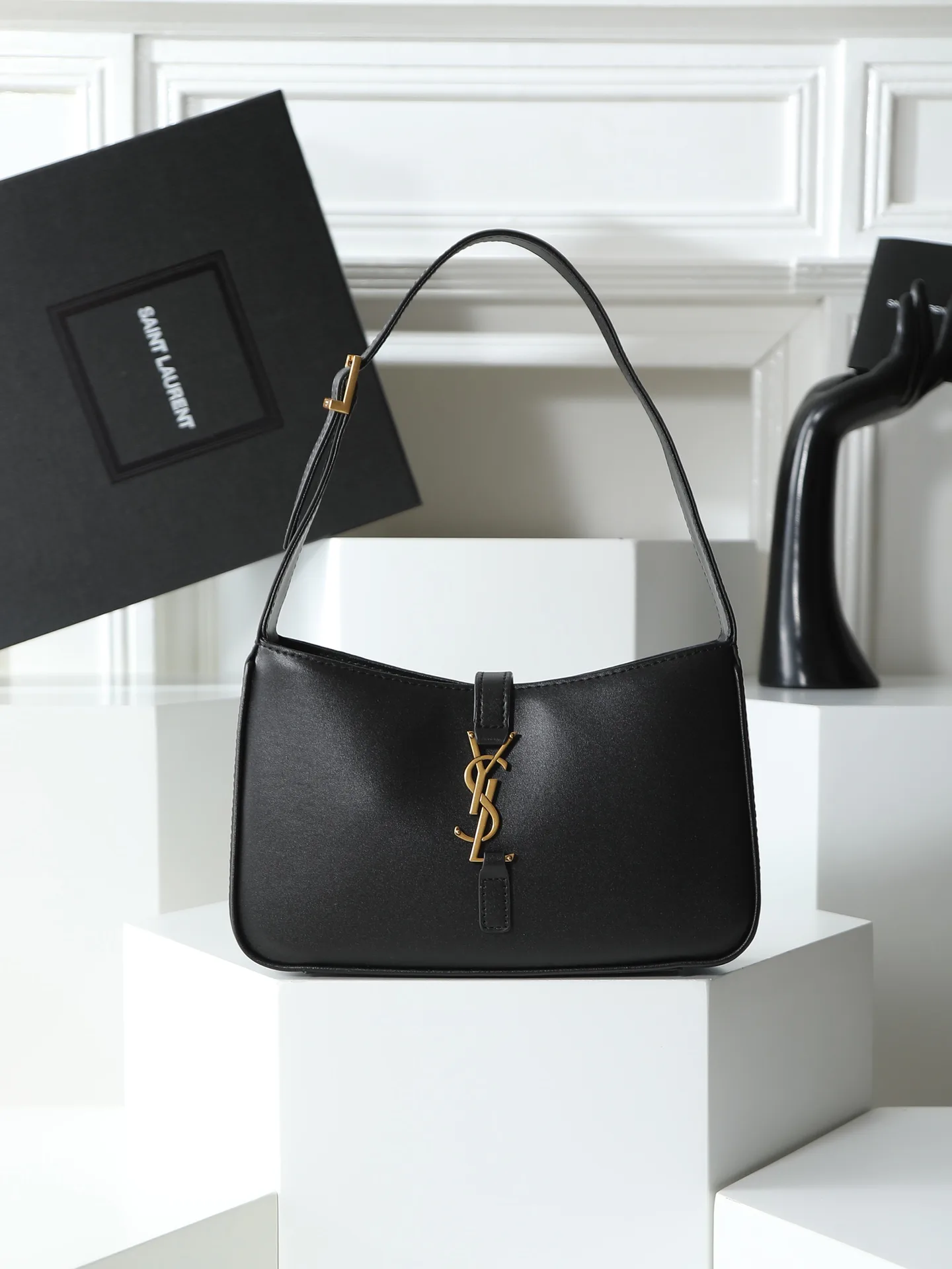 Women's Classic Handbags SAINT LAURENT 18005140