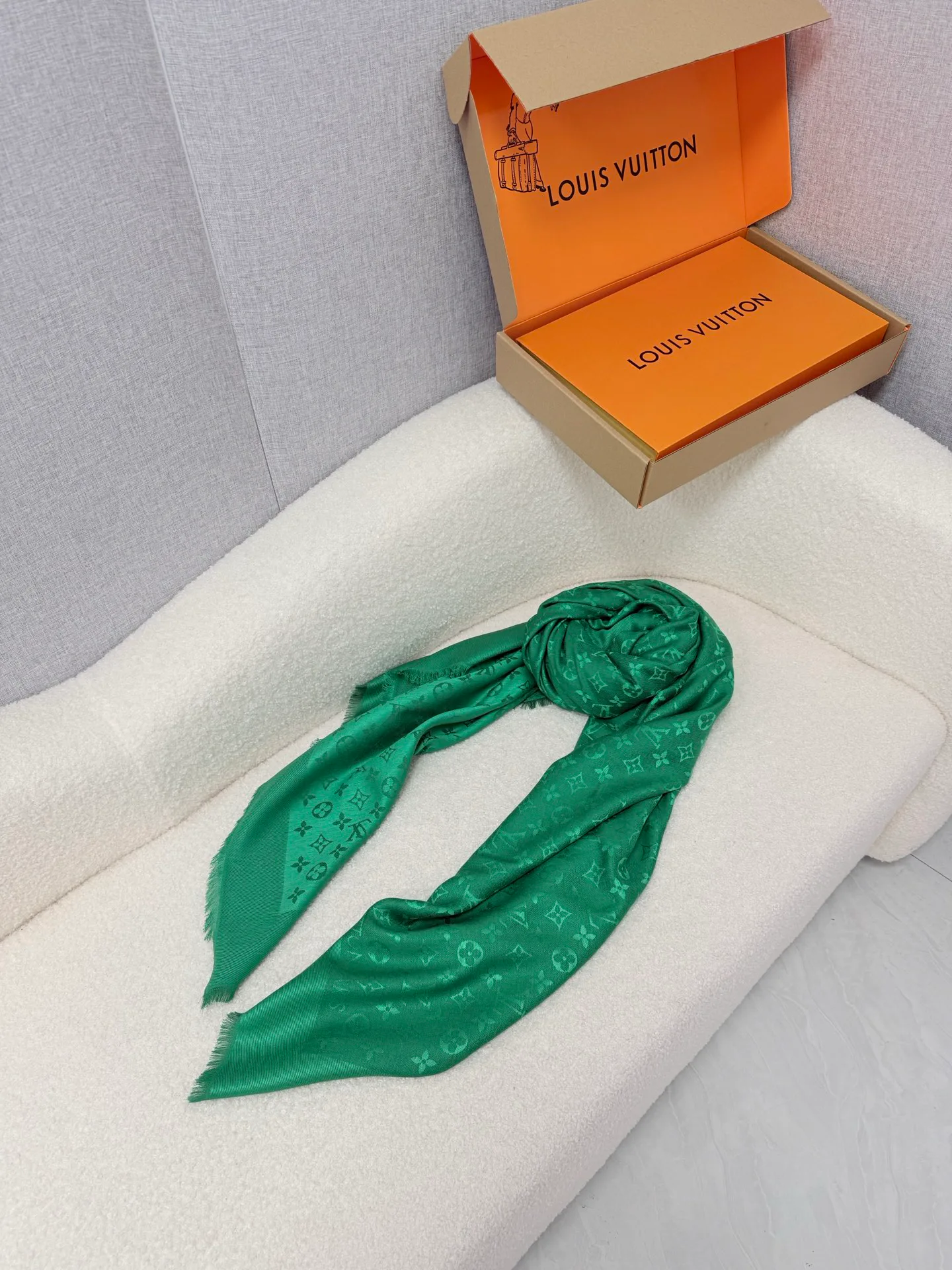 Scarves LOUIS VUITTON 18141356