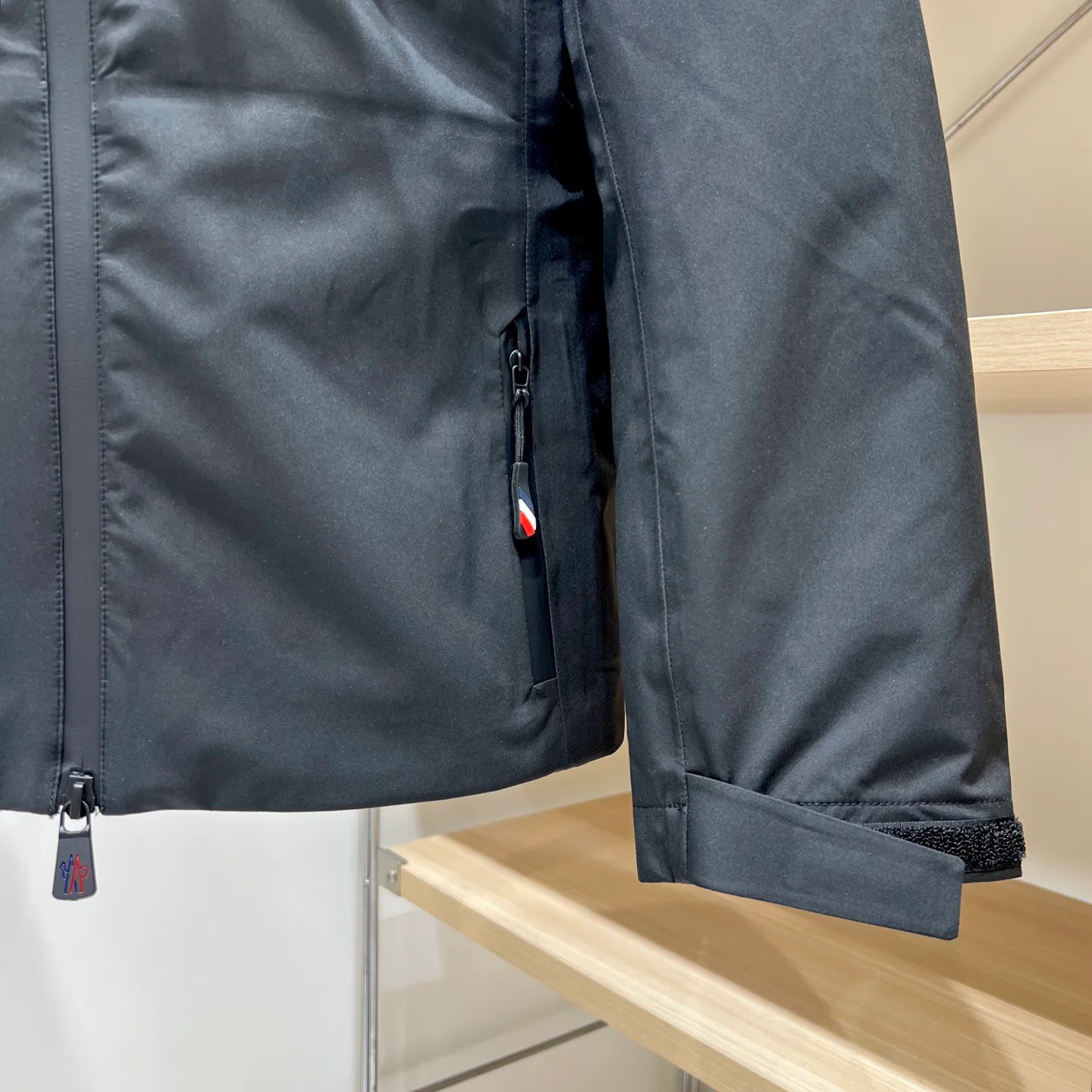 Women's Jackets And Down Jackets MONCLER 18131361