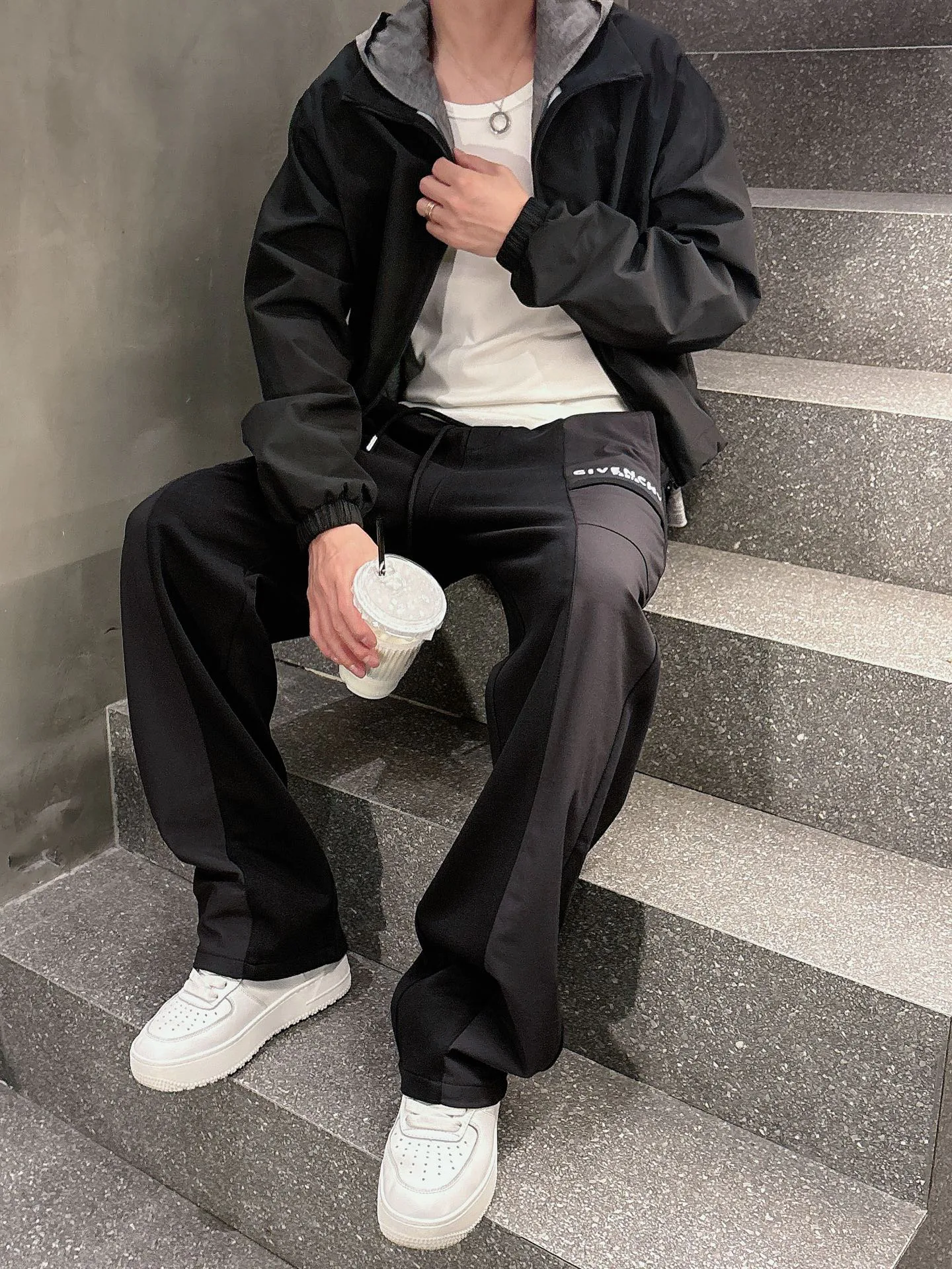 Men's Trousers GIVENCHY 18340448