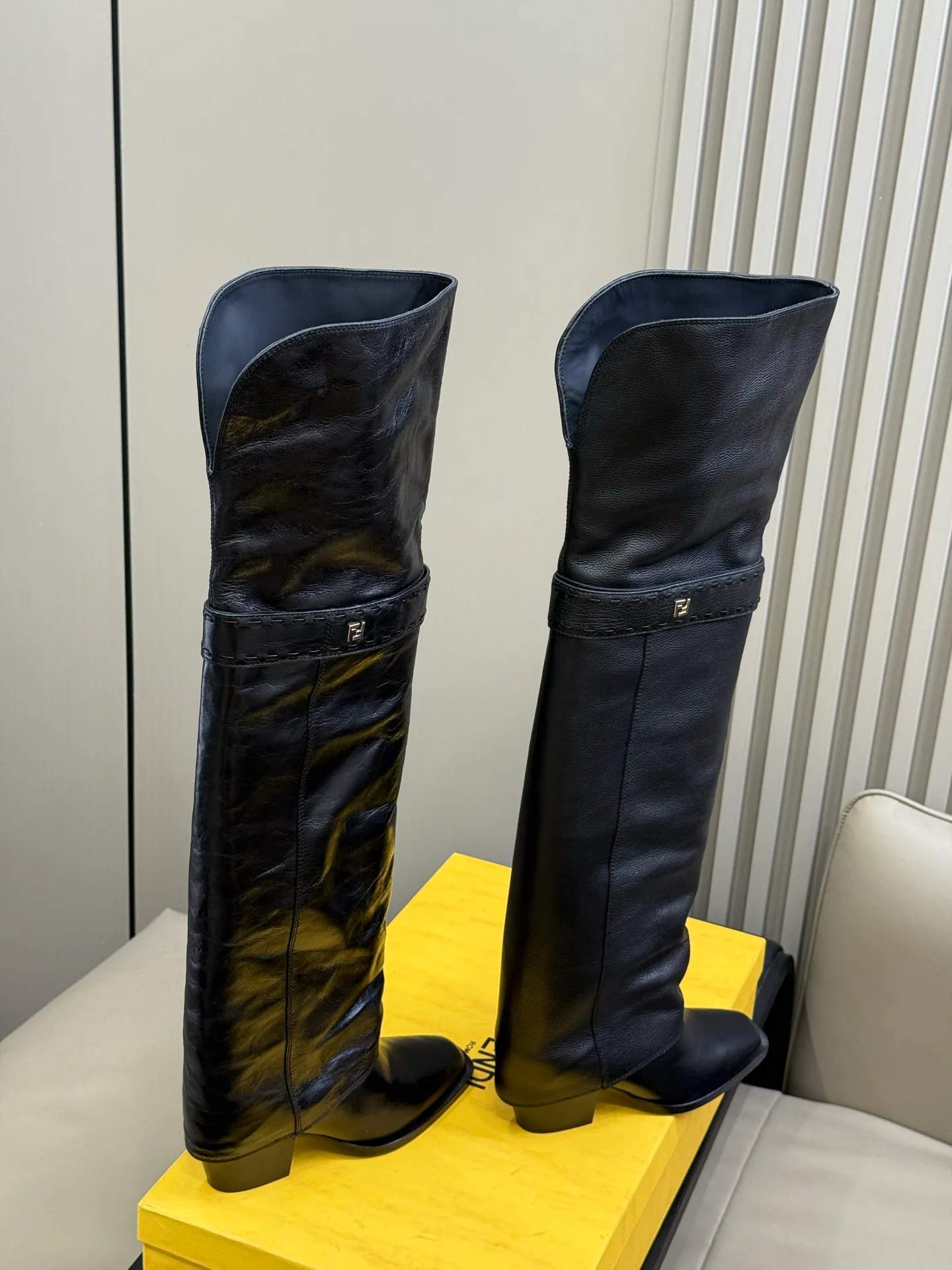 Women's Boots FENDI 18370133