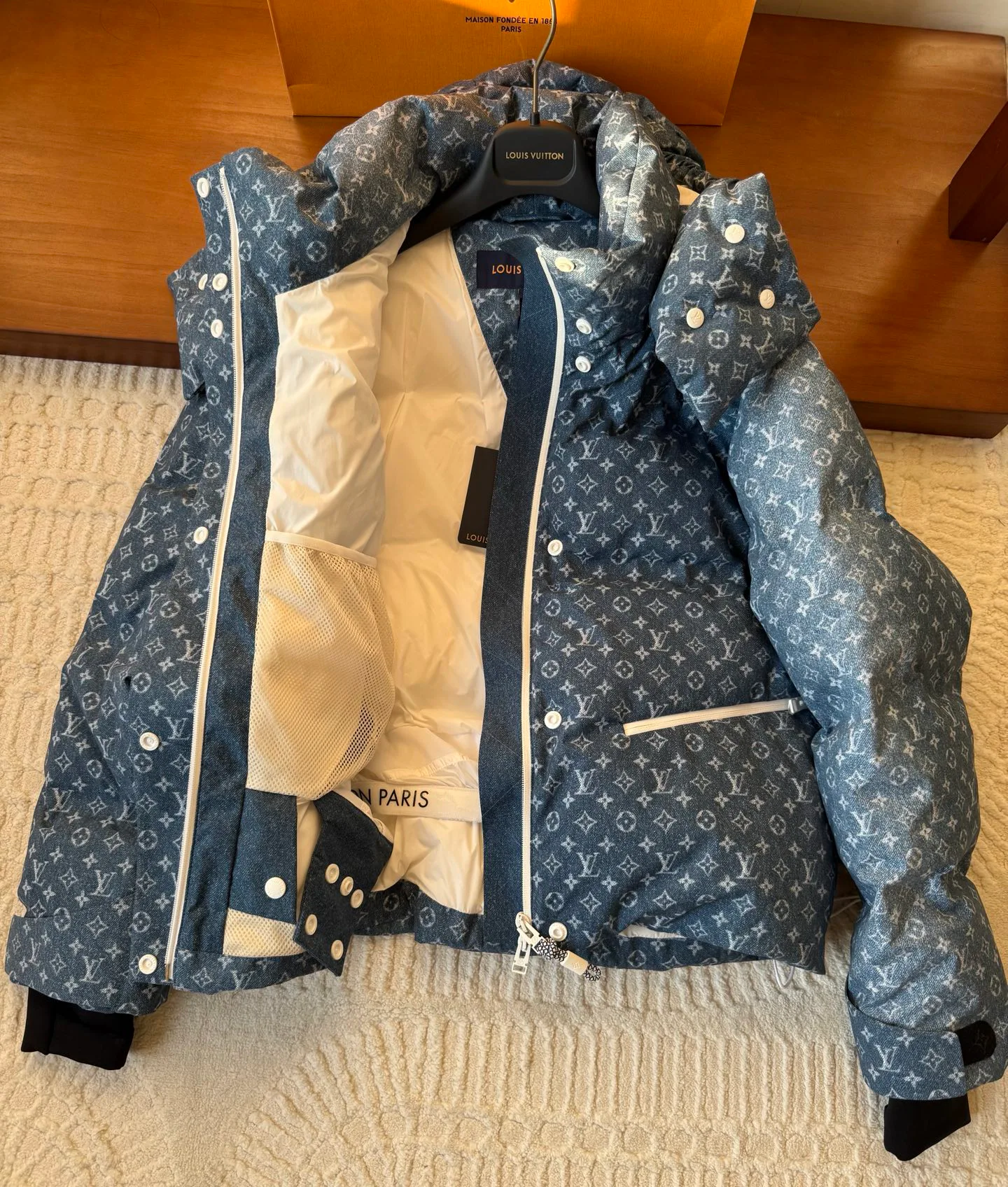 Women's Jackets And Down Jackets LOUIS VUITTON 18046940