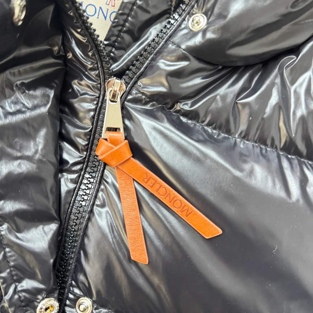 Women's Jackets And Down Jackets MONCLER 17810363