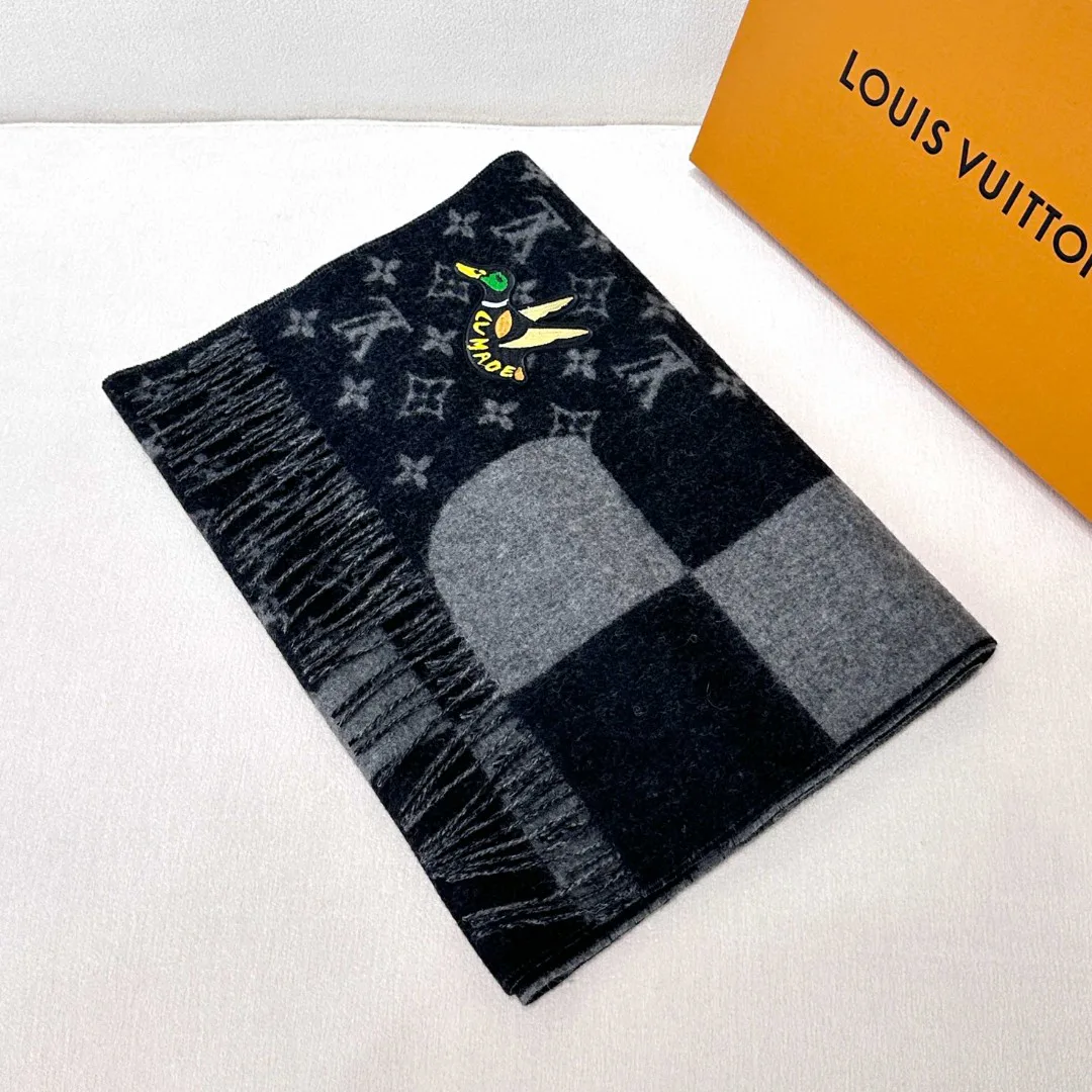 Scarves LOUIS VUITTON 18222616