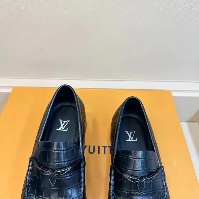Men's Loafers And Dress Shoes LOUIS VUITTON 18193940