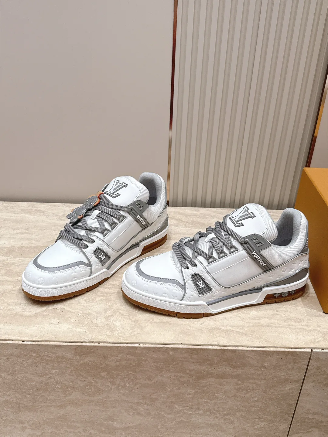 Women's Sneakers LOUIS VUITTON 17866563