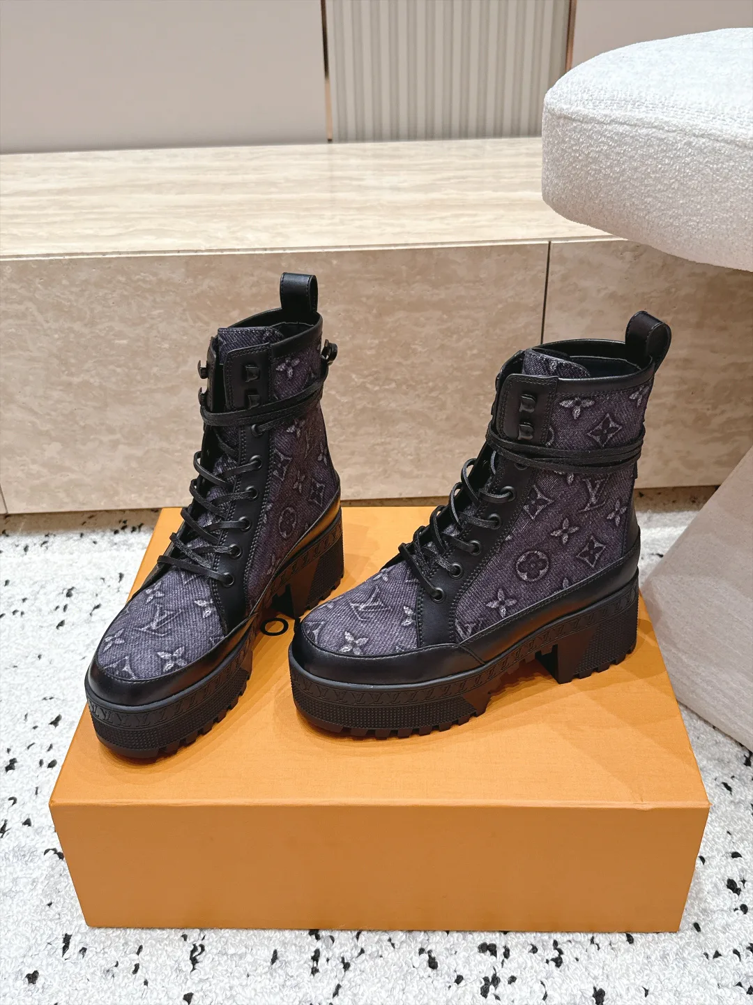 Ботинки Женские Louis Vuitton 18636717