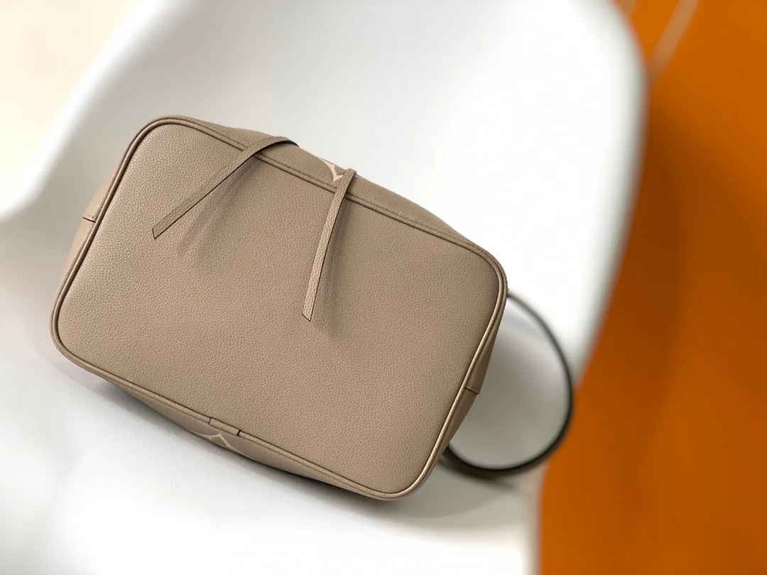Women's Classic Handbags LOUIS VUITTON 17806369