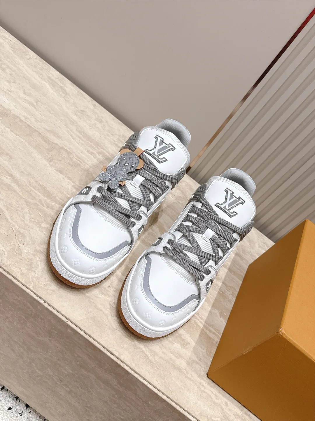 Women's Sneakers LOUIS VUITTON 17866563