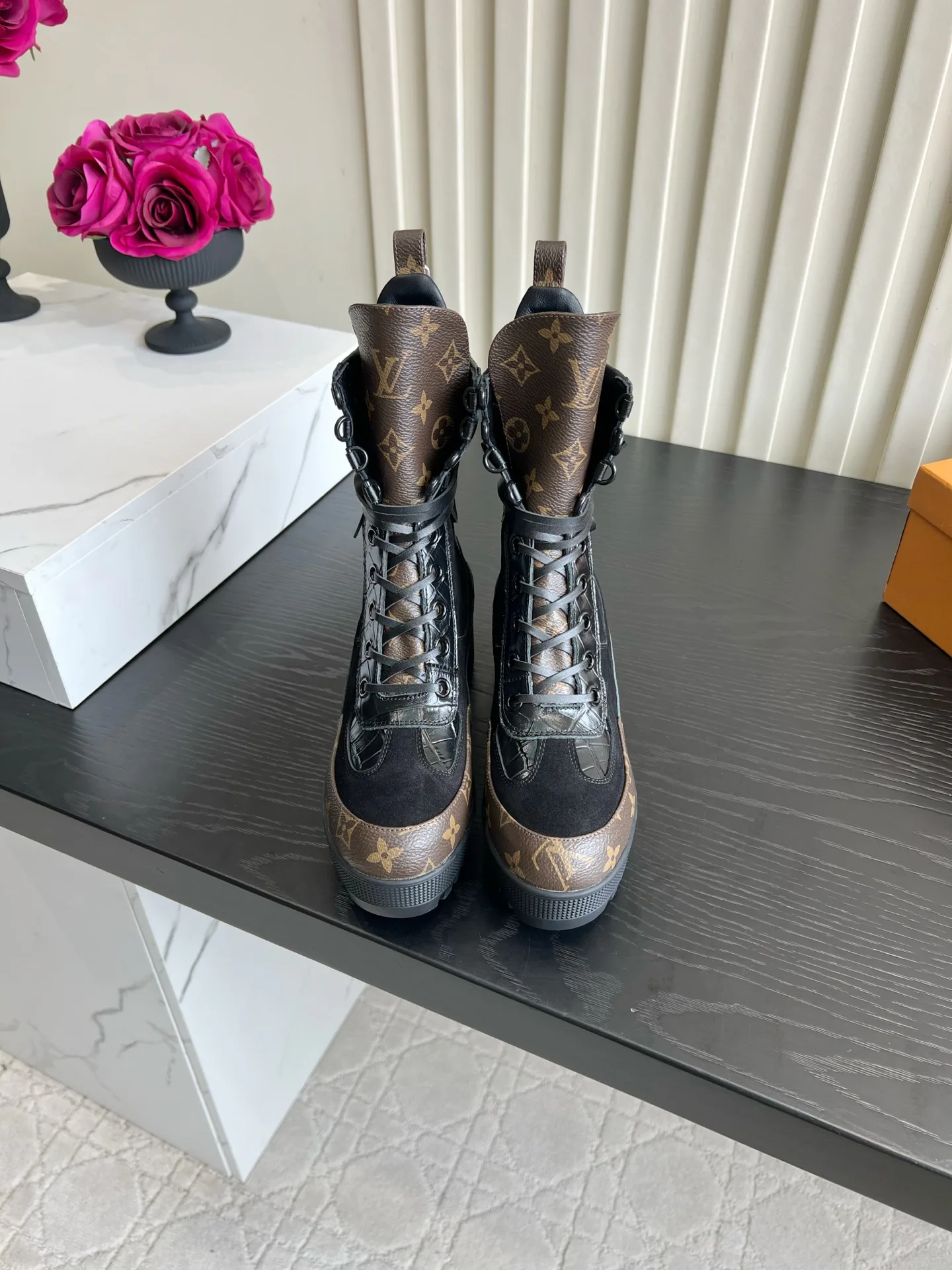 Women's Ankle Boots LOUIS VUITTON 18477685