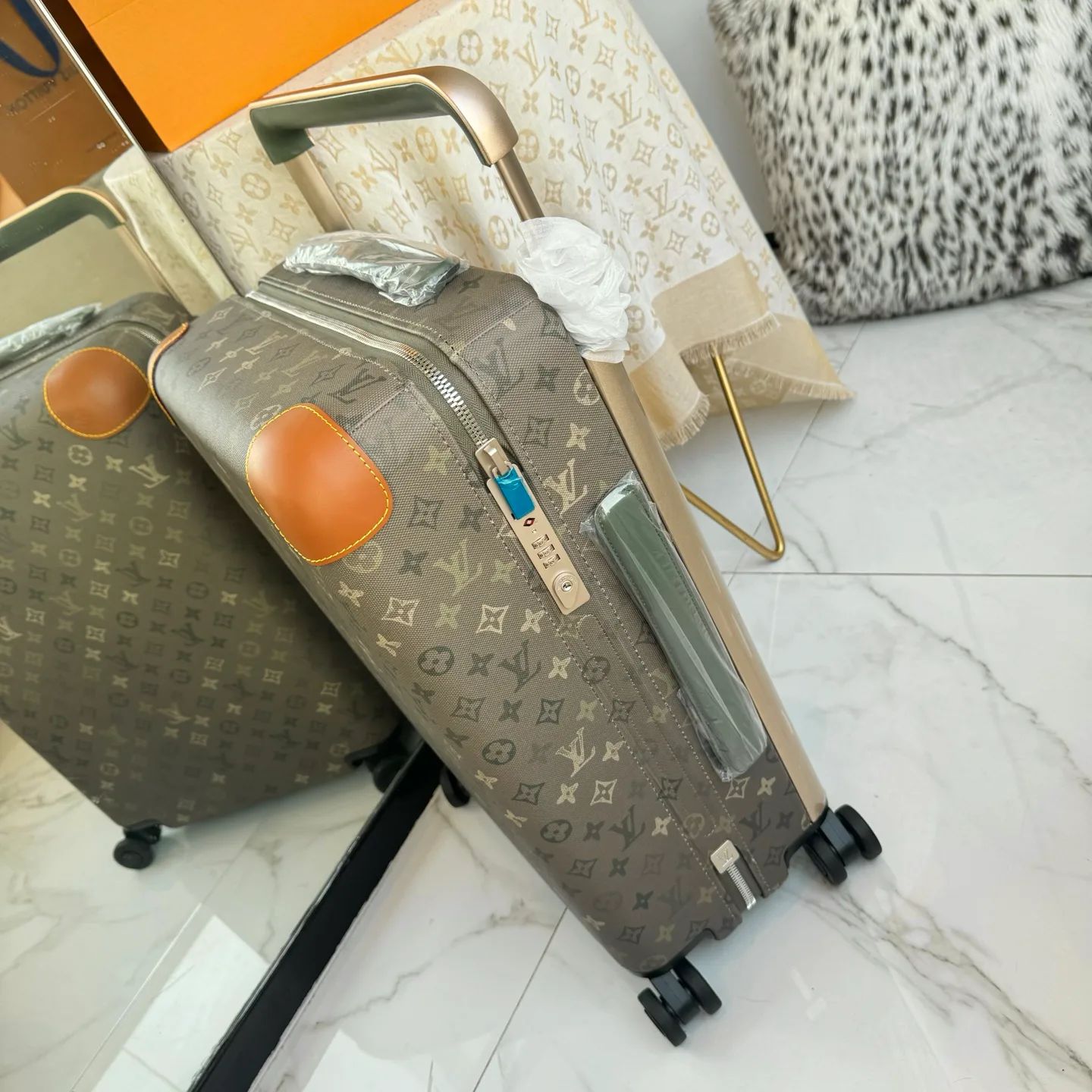Suitcases LOUIS VUITTON 17675232