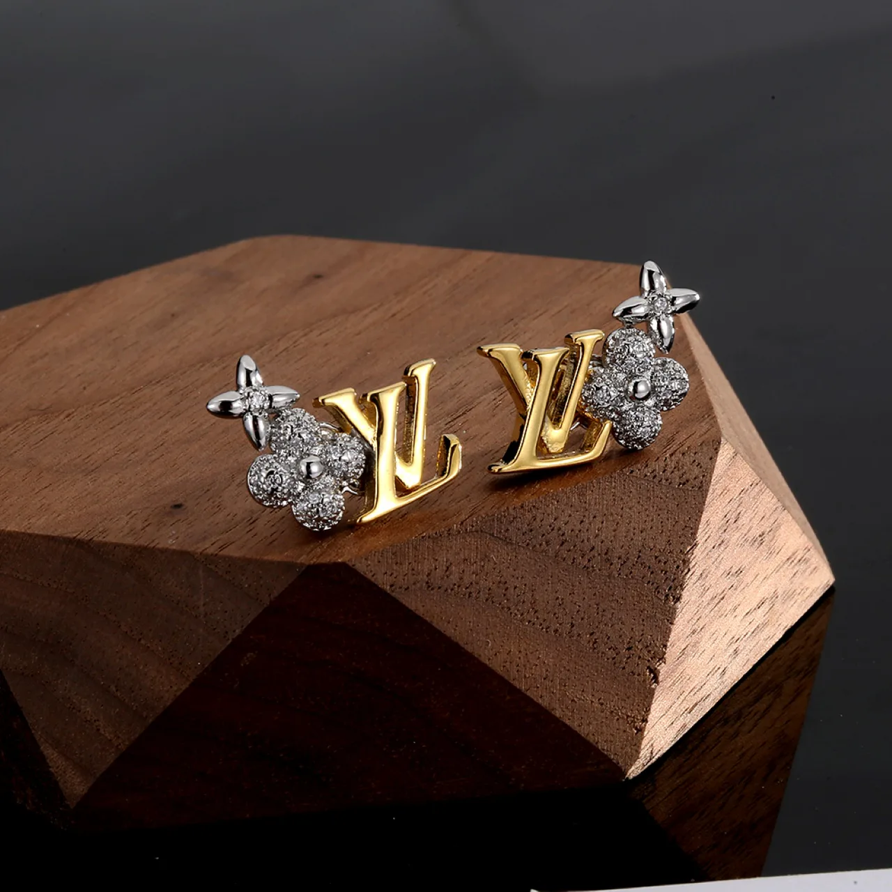Jewelry LOUIS VUITTON 17844197