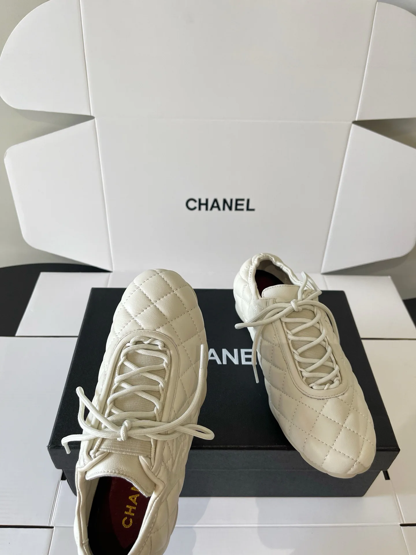 Women's Sneakers CHANEL 18437955