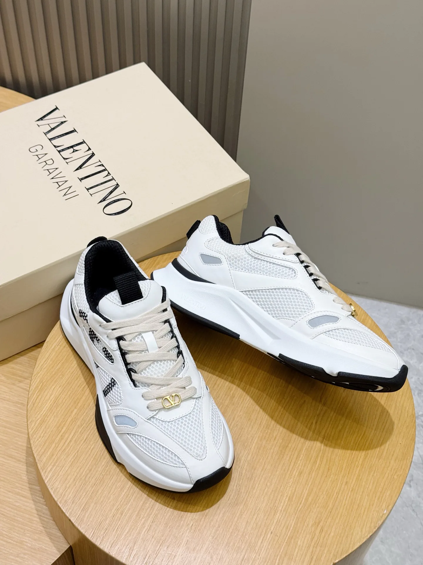 Men's Sneakers VALENTINO 18101551