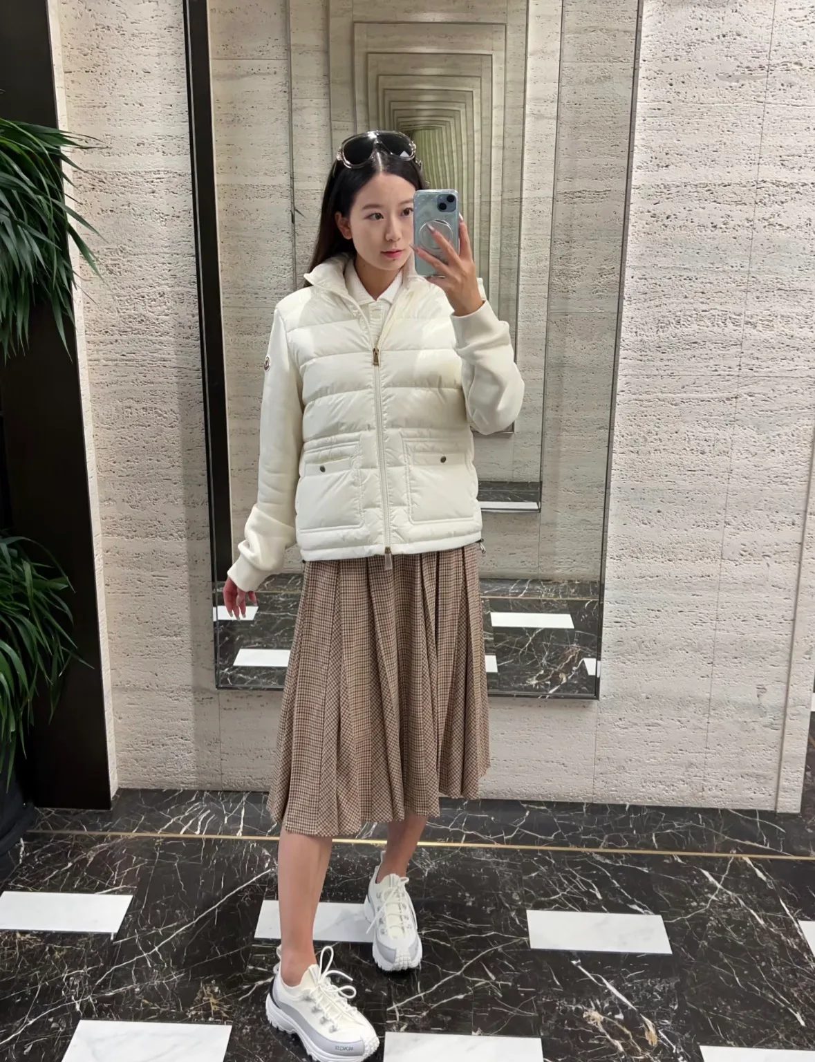 Women's Jackets And Down Jackets MONCLER 18044812