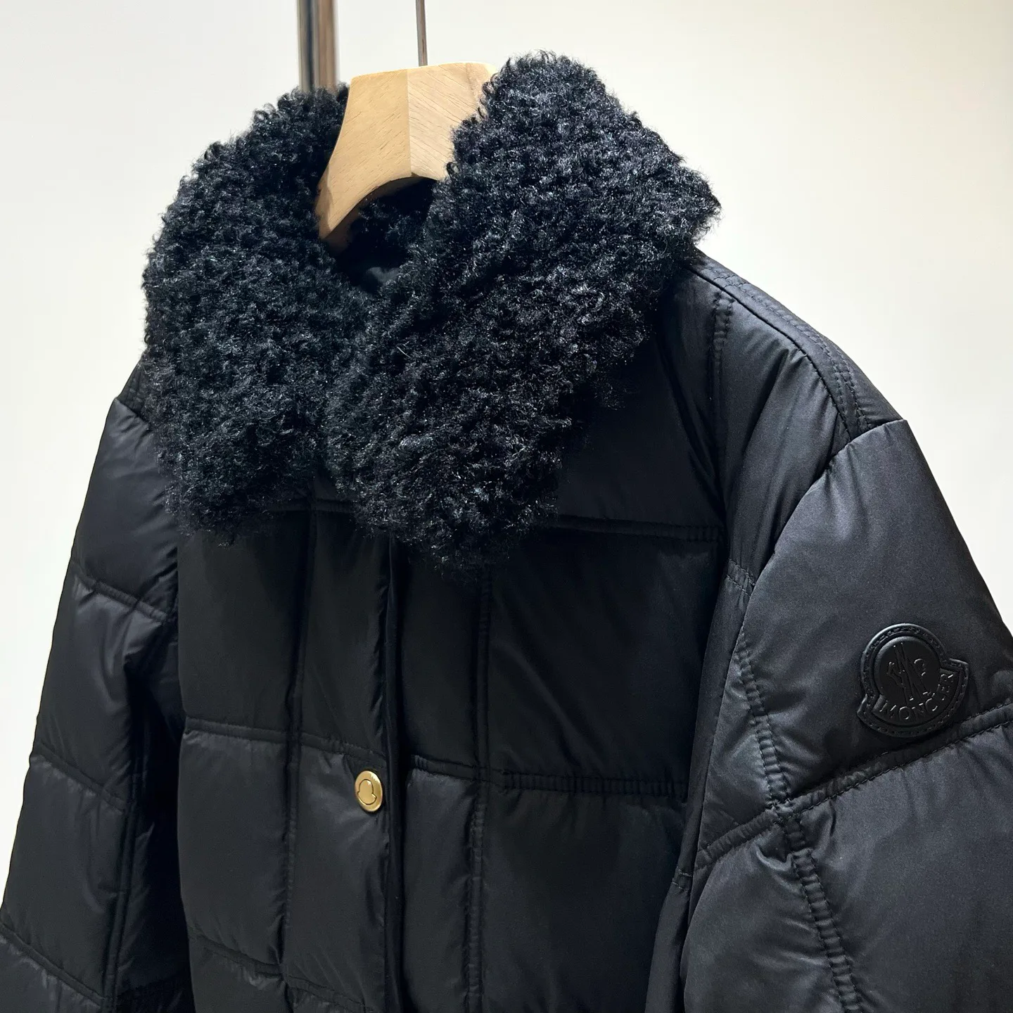 Women's Jackets And Down Jackets MONCLER 18036513