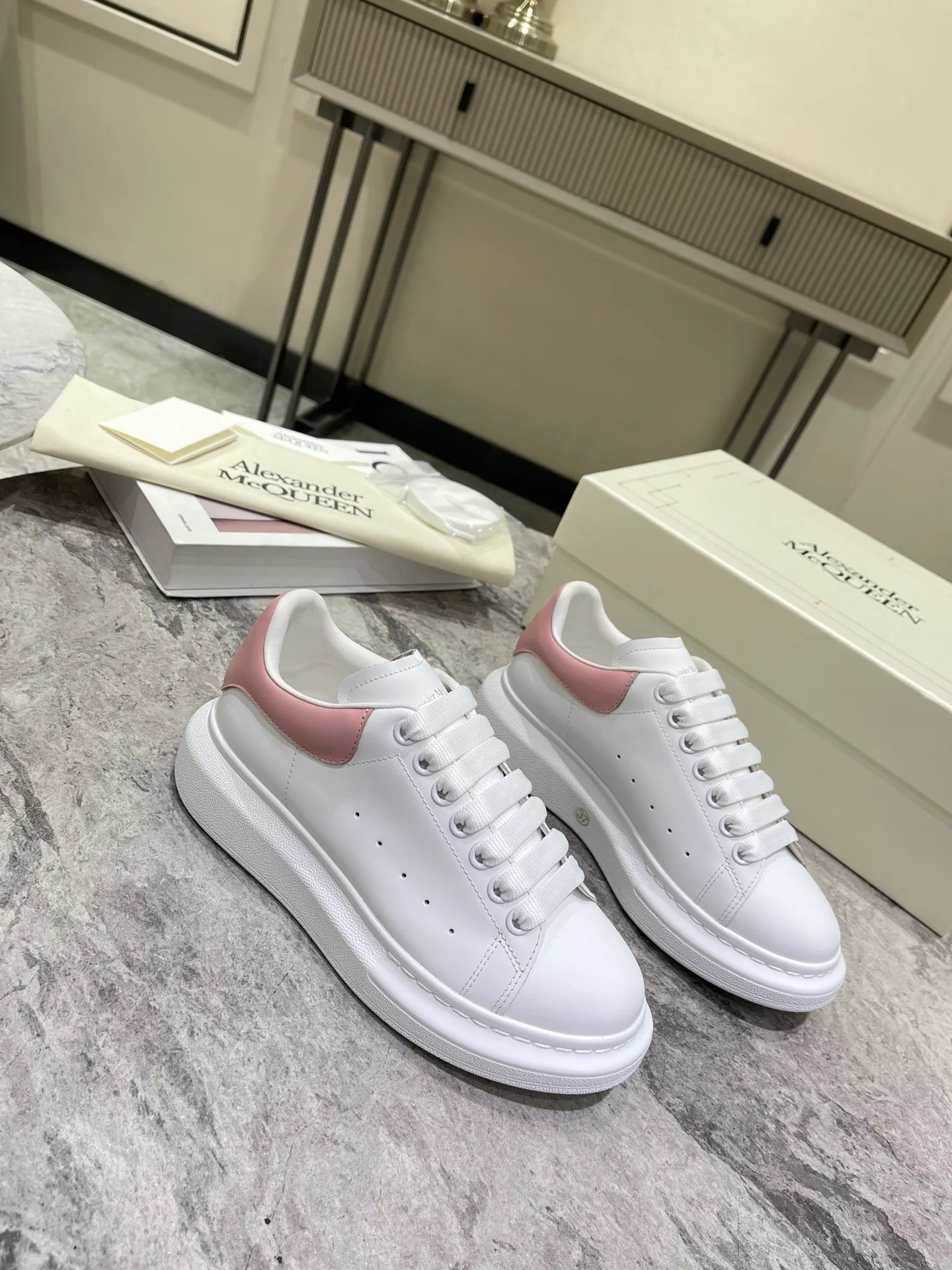 Women's Sneakers ALEXANDER MCQUEEN 18373668