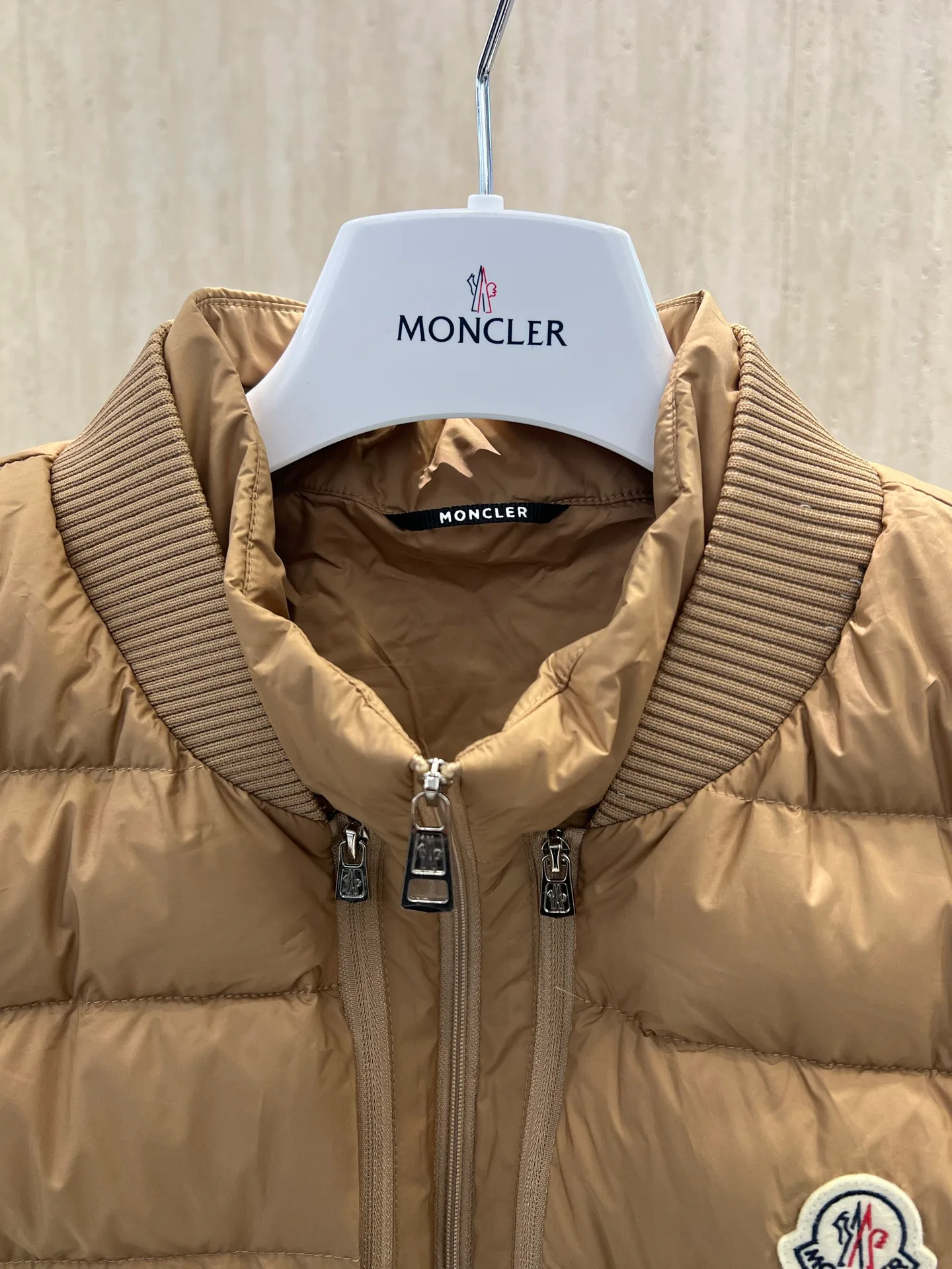 Women's Jackets And Down Jackets MONCLER 18264465