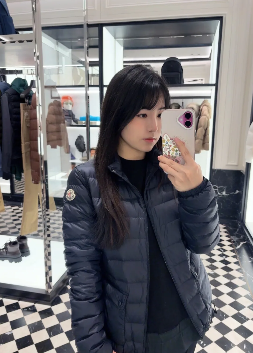 Women's Jackets And Down Jackets MONCLER 18213382