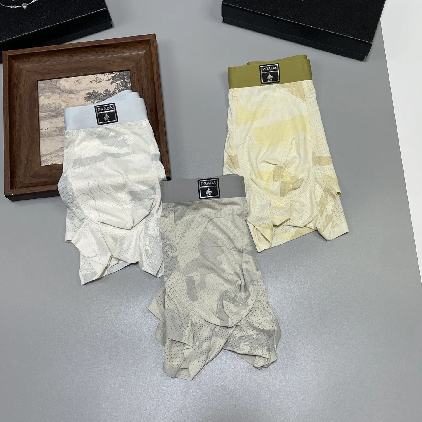 Men's Shorts PRADA 18097527