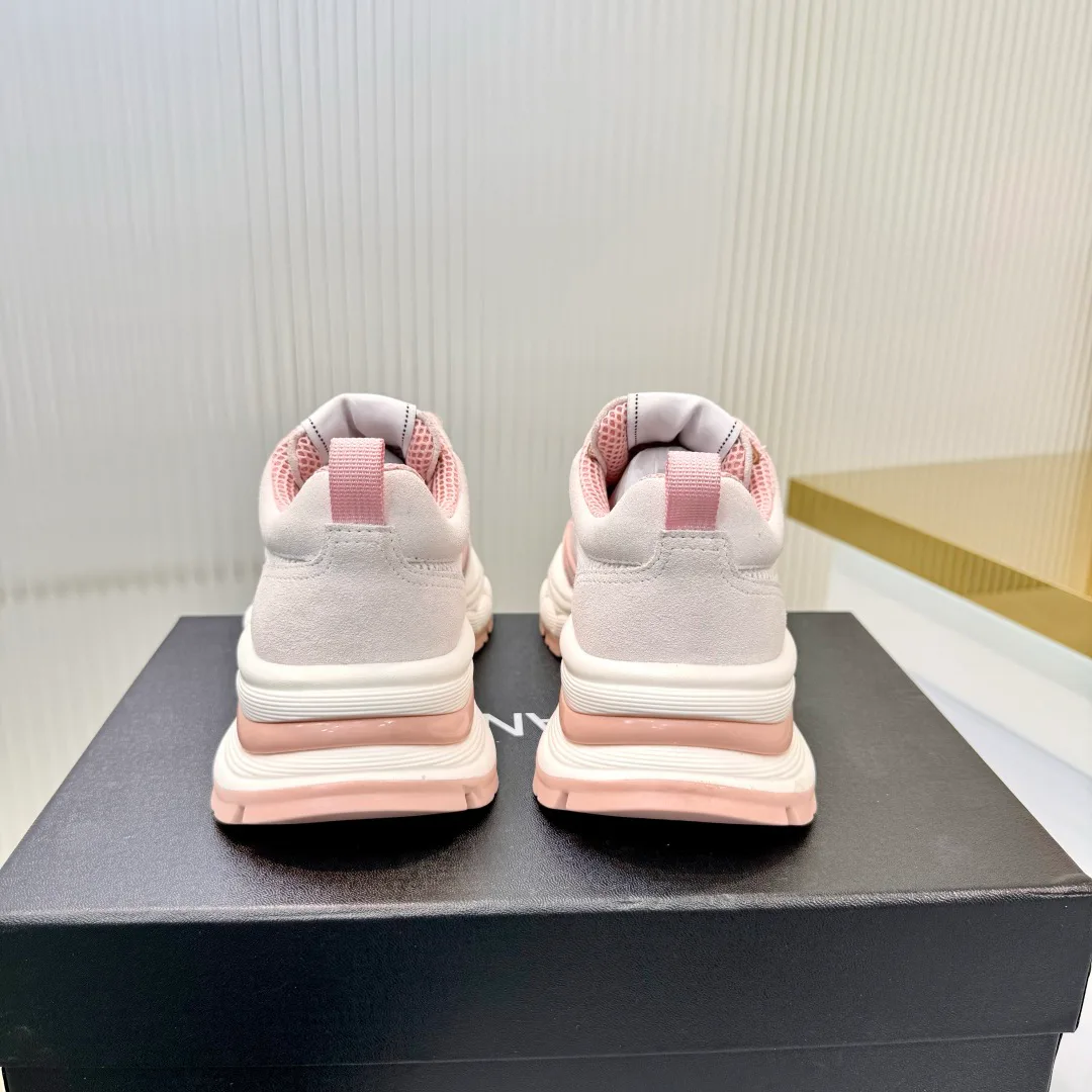 Women's Sneakers CHANEL 18367000