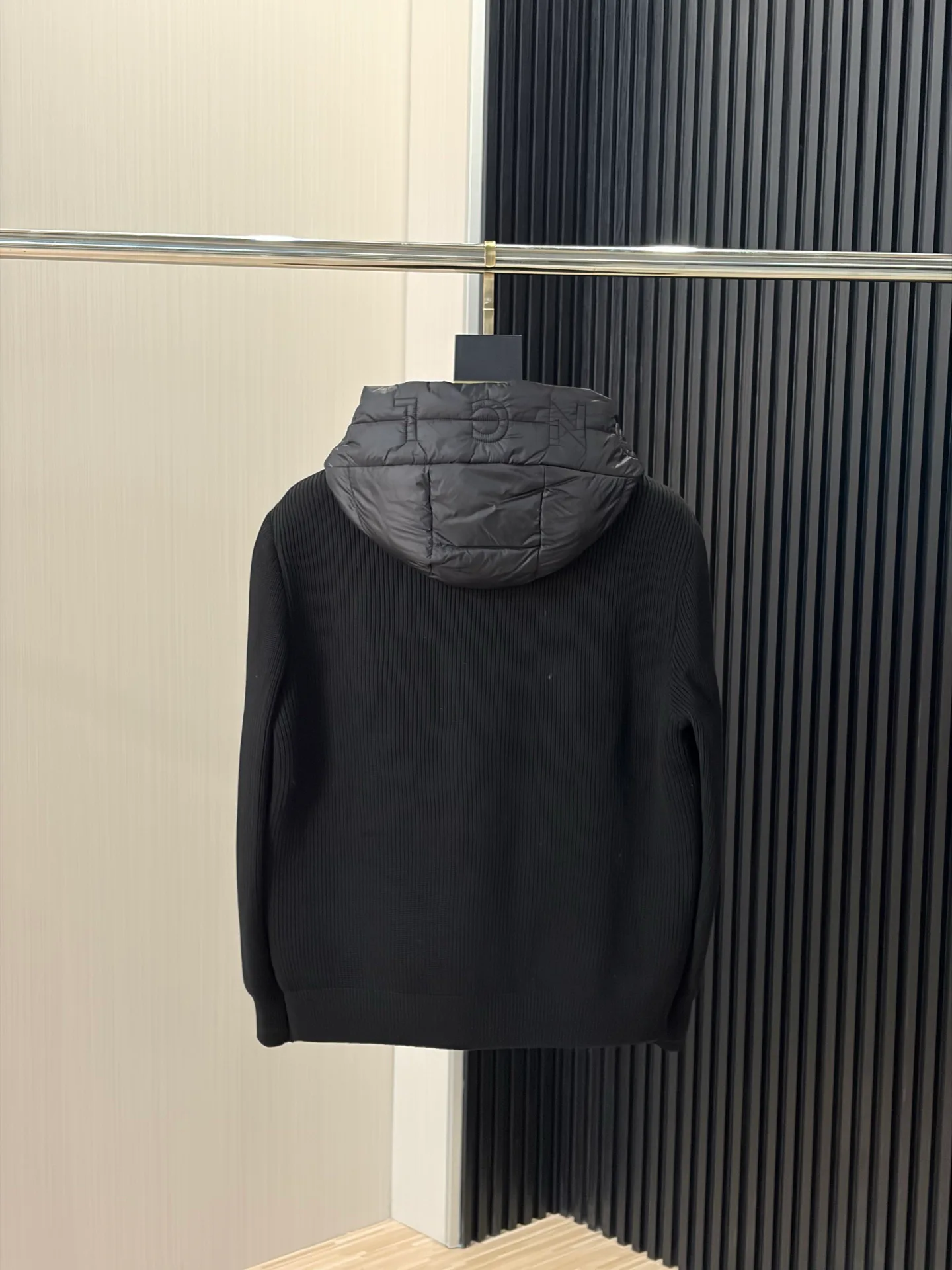 Women's Jackets And Down Jackets MONCLER 18391739