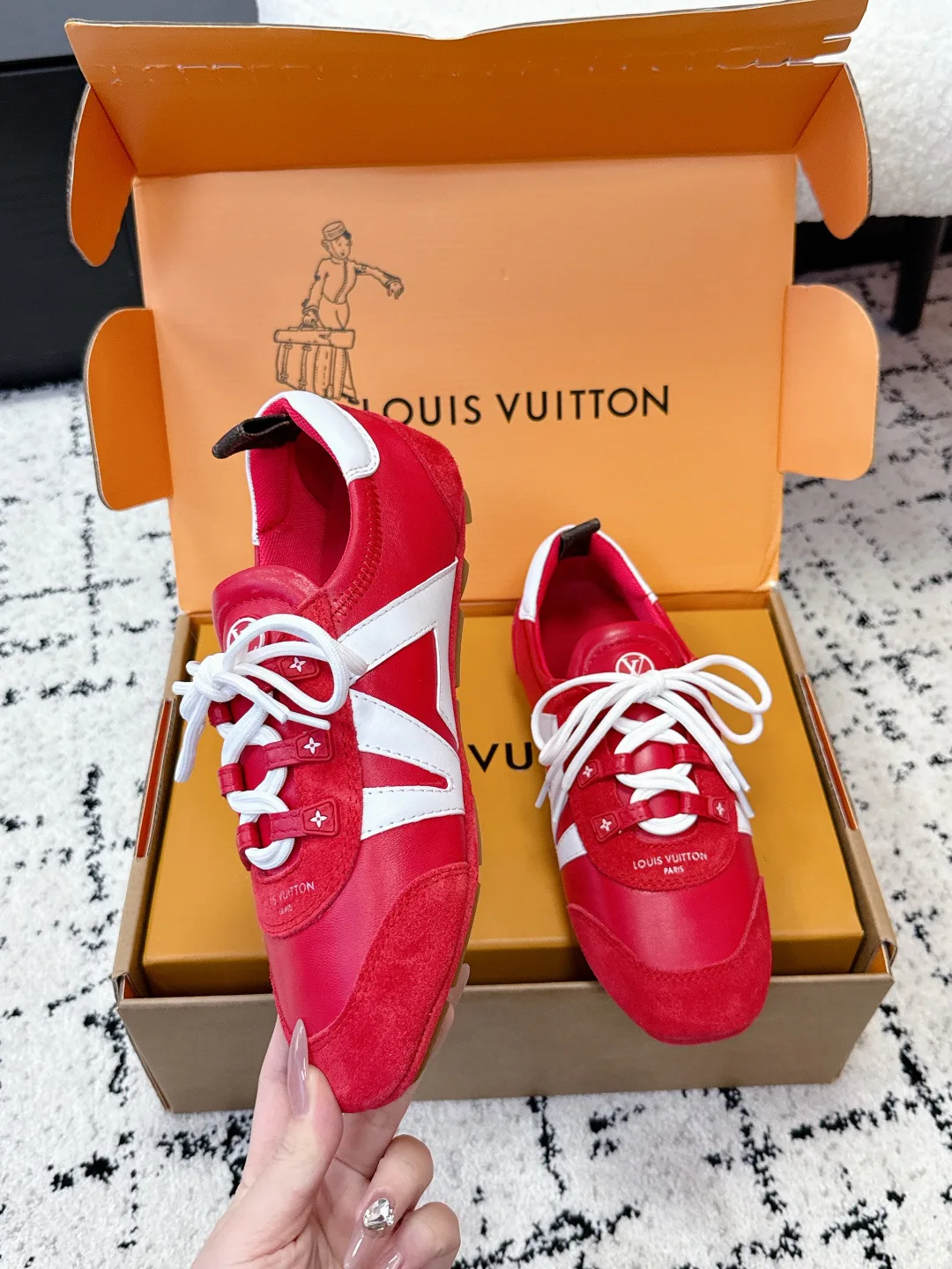 Women's Sneakers LOUIS VUITTON 18409664