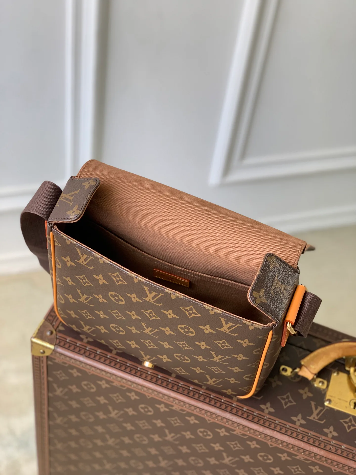 Women's Classic Handbags LOUIS VUITTON 18147473