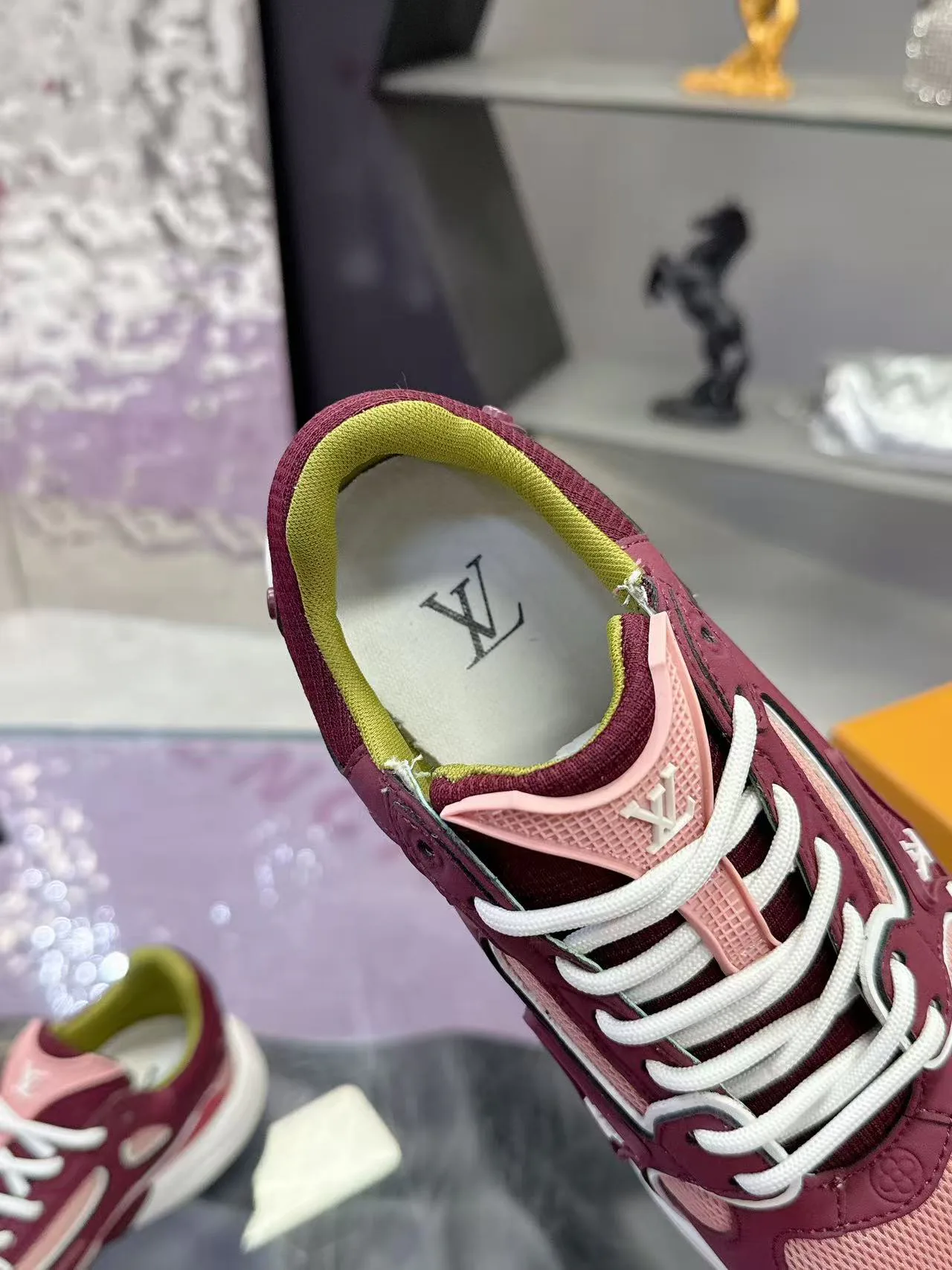 Women's Sneakers LOUIS VUITTON 17530424