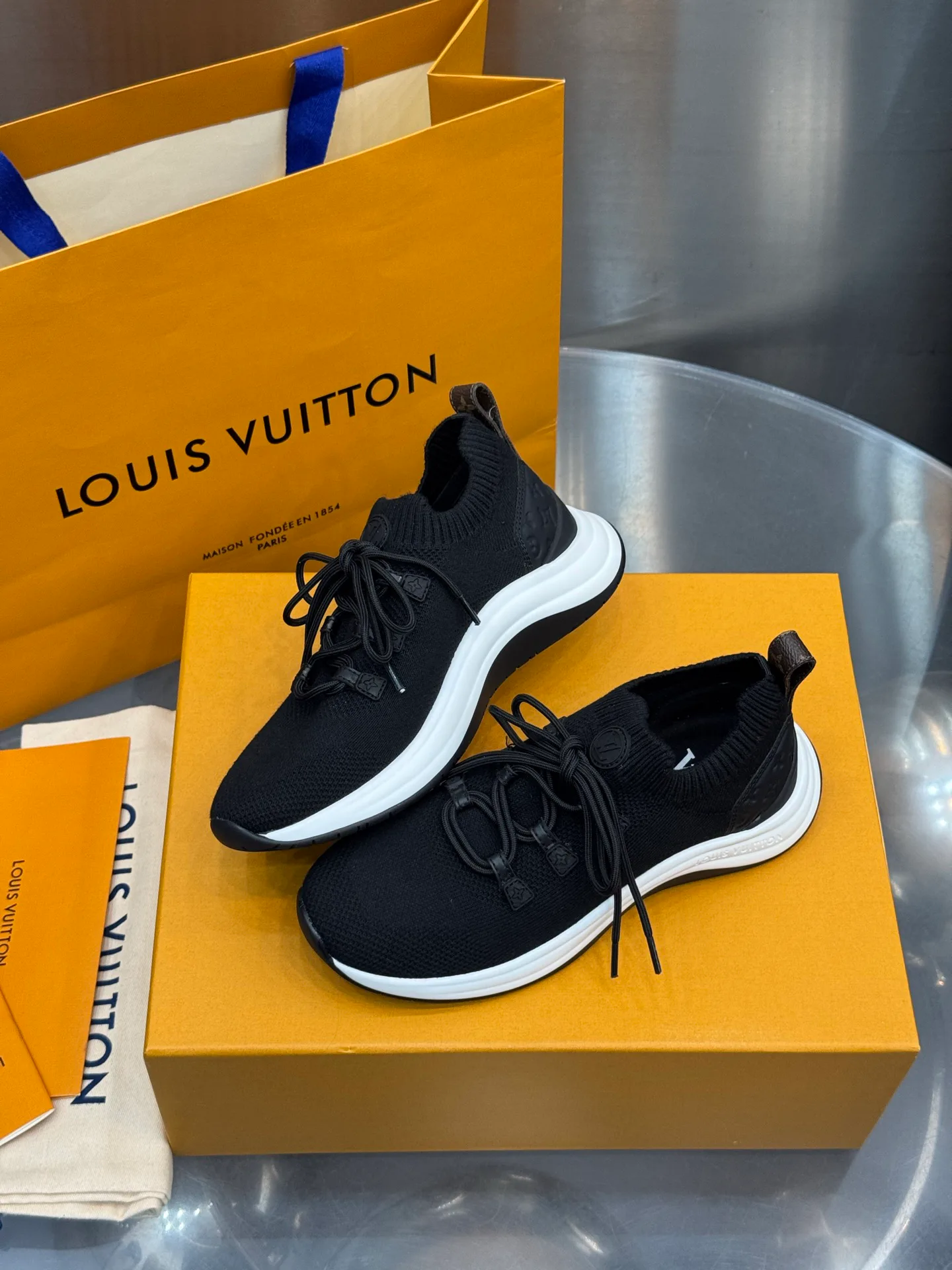 Women's Sneakers LOUIS VUITTON 18202471