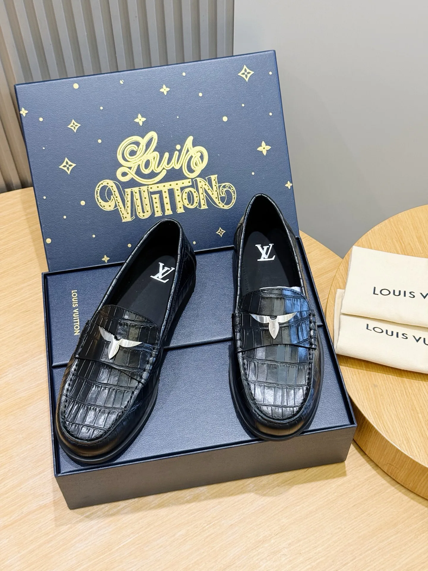 Men's Loafers And Dress Shoes LOUIS VUITTON 18277847