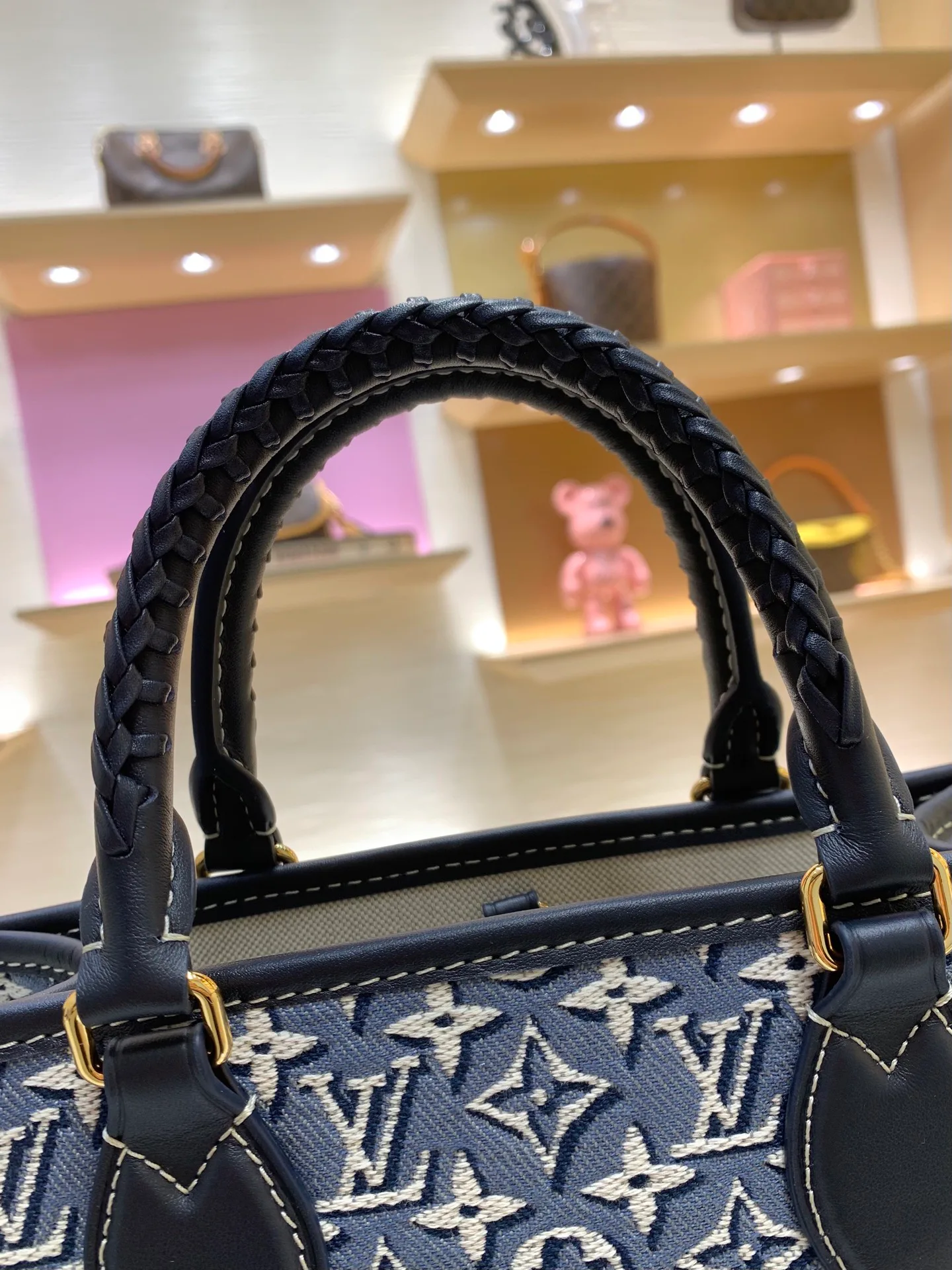 Women's Classic Handbags LOUIS VUITTON 18461033